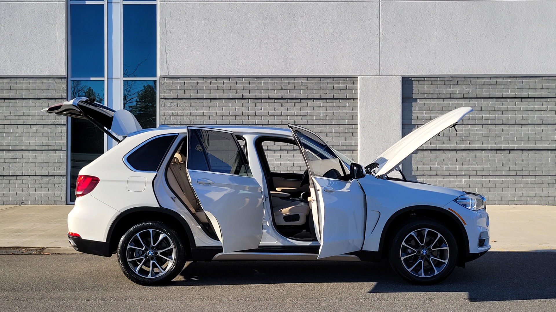 Used 2018 BMW X5 XDRIVE35I PREMIUM / DRVR ASST / HUD / WIRELESS CHARGING / HEATED SEATS for sale Sold at Formula Imports in Charlotte NC 28227 12