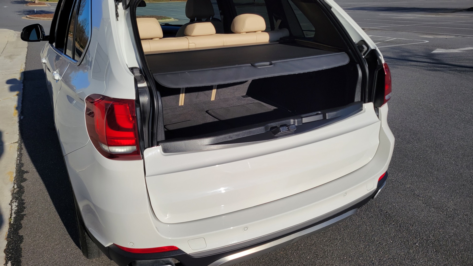Used 2018 BMW X5 XDRIVE35I PREMIUM / DRVR ASST / HUD / WIRELESS CHARGING / HEATED SEATS for sale Sold at Formula Imports in Charlotte NC 28227 16