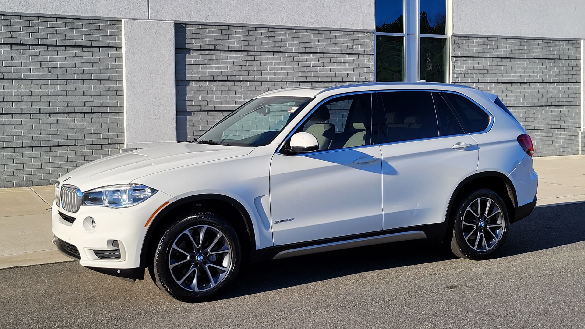 Used 2018 BMW X5 XDRIVE35I PREMIUM / DRVR ASST / HUD / WIRELESS CHARGING / HEATED SEATS for sale Sold at Formula Imports in Charlotte NC 28227 3