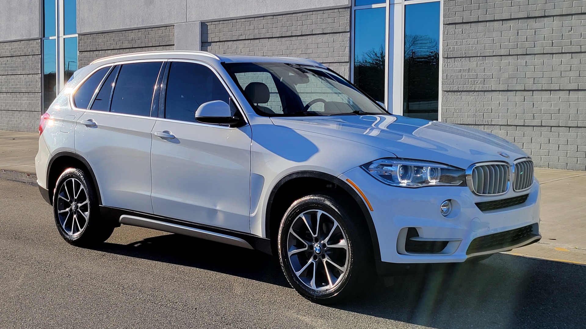 Used 2018 BMW X5 XDRIVE35I PREMIUM / DRVR ASST / HUD / WIRELESS CHARGING / HEATED SEATS for sale $42,995 at Formula Imports in Charlotte NC 28227 6