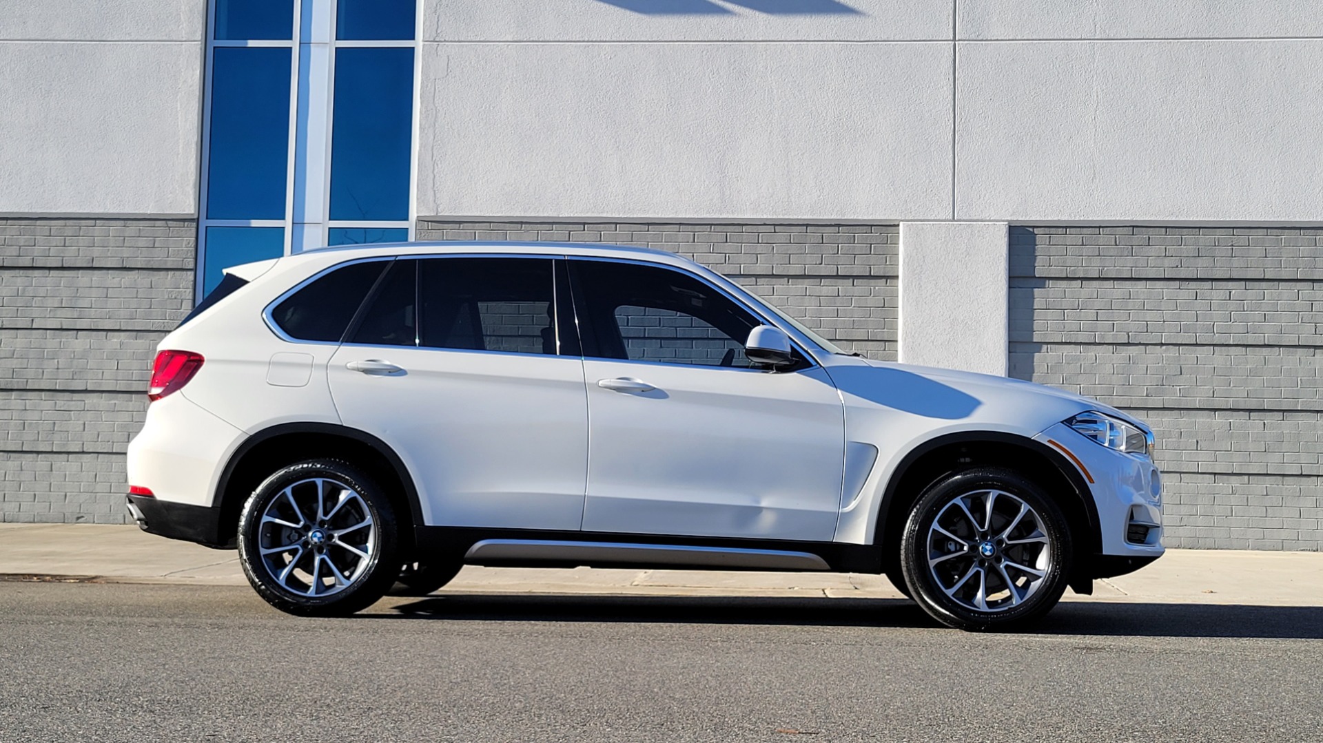 Used 2018 BMW X5 XDRIVE35I PREMIUM / DRVR ASST / HUD / WIRELESS CHARGING / HEATED SEATS for sale Sold at Formula Imports in Charlotte NC 28227 7