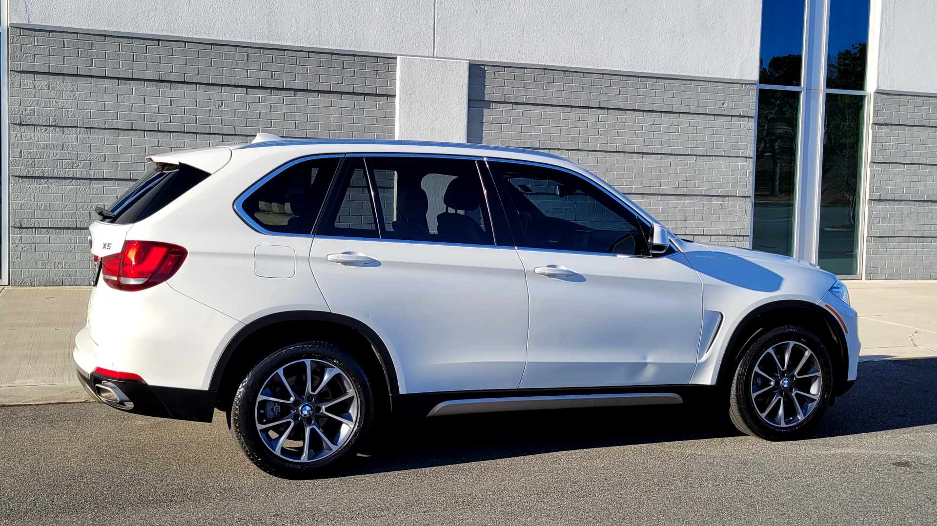 Used 2018 BMW X5 XDRIVE35I PREMIUM / DRVR ASST / HUD / WIRELESS CHARGING / HEATED SEATS for sale $42,995 at Formula Imports in Charlotte NC 28227 8