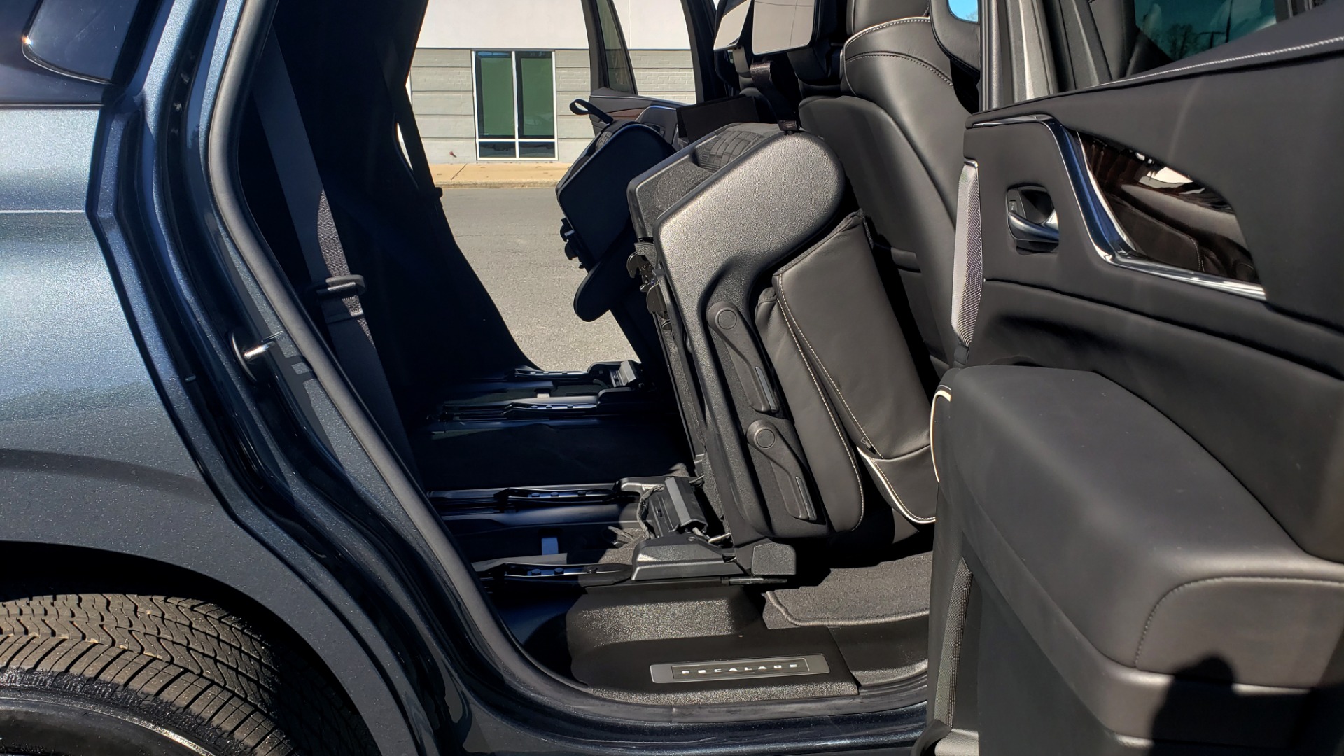 Used 2021 Cadillac ESCALADE SPORT PLATINUM SUPER CRUISE / 6.2L / 10-SPD / 3-ROW / BLACK 22IN WHLS for sale Sold at Formula Imports in Charlotte NC 28227 76