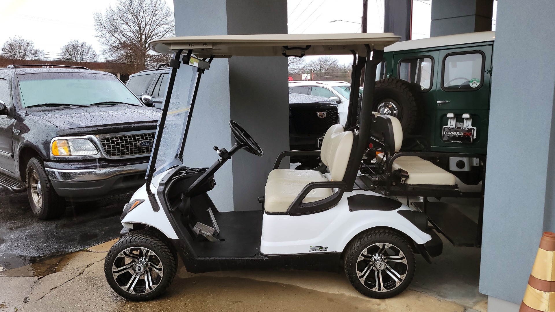 Used 2015 Yamaha GOLF CART 8.9HP GAS ENGINE / MODEL YDRAX5F / 12IN