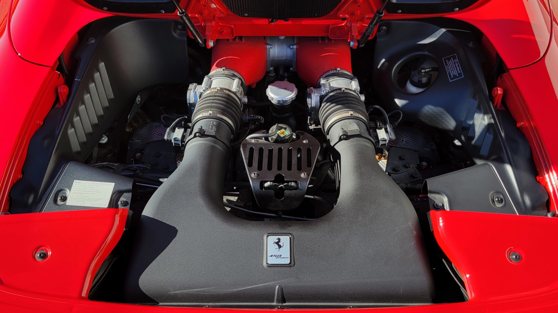 Used 2015 Ferrari 458 ITALIA SPIDER / 4.5L V8 (570HP) / 7-SPD F1 AUTO / RWD / H/K SOUND for sale $297,574 at Formula Imports in Charlotte NC 28227 17