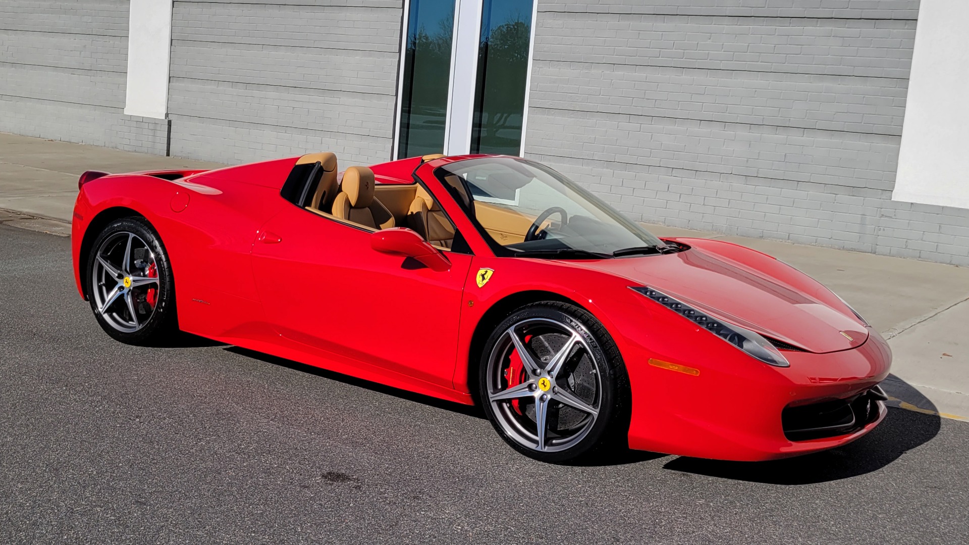 Used 2015 Ferrari 458 ITALIA SPIDER / 4.5L V8 (570HP) / 7-SPD F1 AUTO / RWD / H/K SOUND for sale $297,574 at Formula Imports in Charlotte NC 28227 30