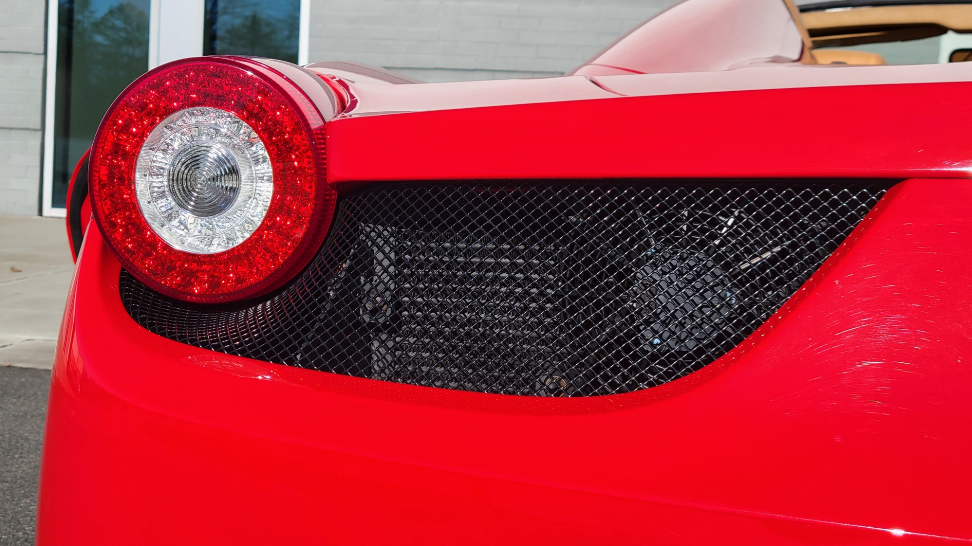 Used 2015 Ferrari 458 ITALIA SPIDER / 4.5L V8 (570HP) / 7-SPD F1 AUTO / RWD / H/K SOUND for sale $297,574 at Formula Imports in Charlotte NC 28227 48