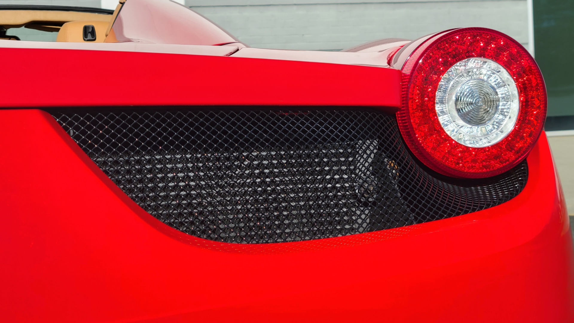 Used 2015 Ferrari 458 ITALIA SPIDER / 4.5L V8 (570HP) / 7-SPD F1 AUTO / RWD / H/K SOUND for sale $297,574 at Formula Imports in Charlotte NC 28227 49