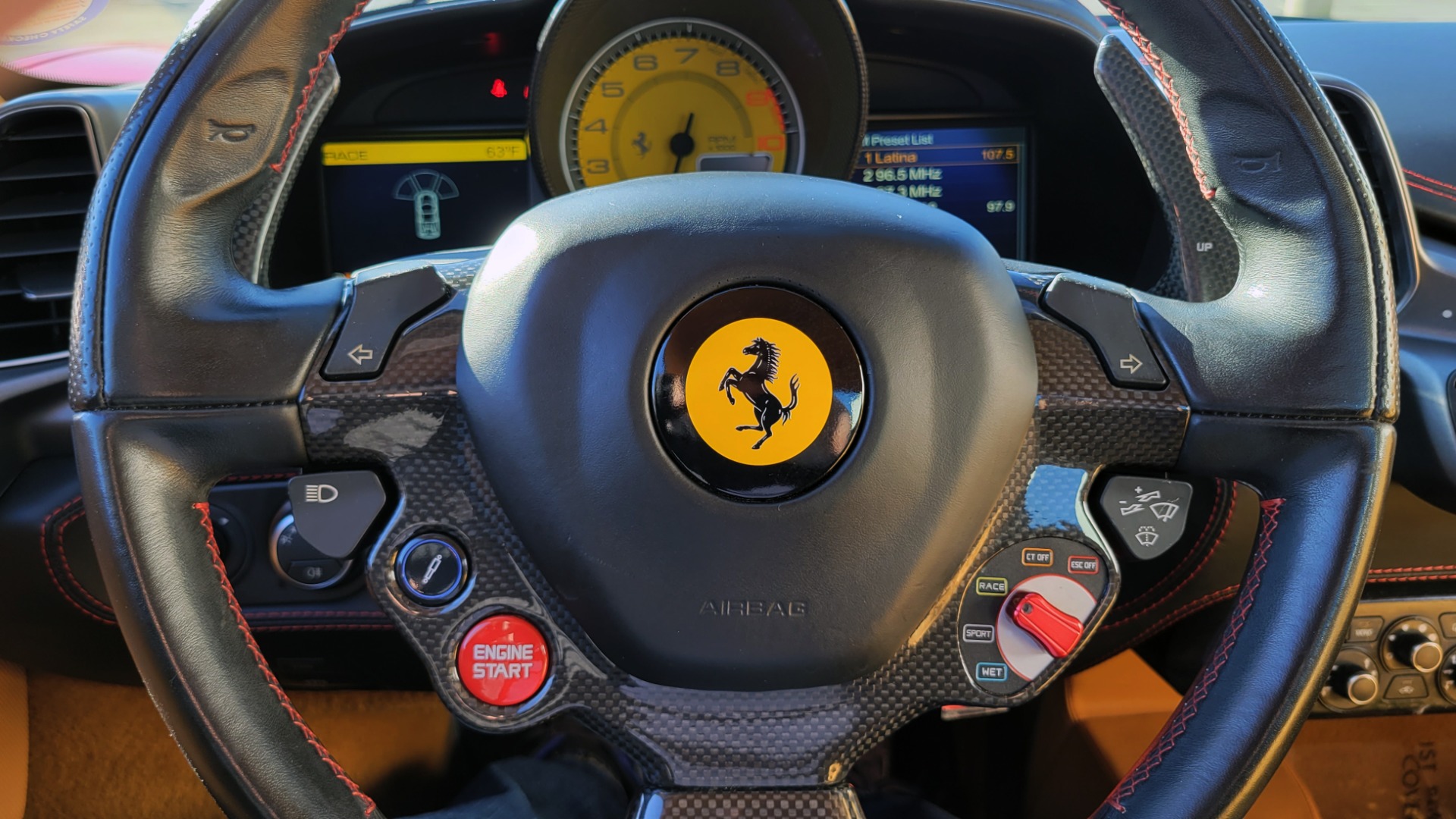 Used 2015 Ferrari 458 ITALIA SPIDER / 4.5L V8 (570HP) / 7-SPD F1 AUTO / RWD / H/K SOUND for sale $297,574 at Formula Imports in Charlotte NC 28227 92