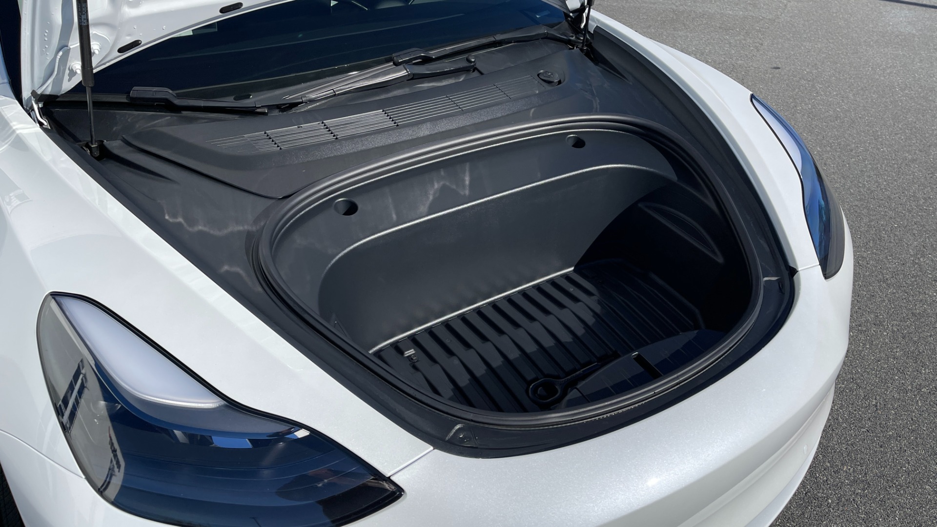 Used 2021 Tesla MODEL 3 STANDARD RANGE PLUS RWD / NAV / SUNROOF / WIRELESS CHARGING / 360 VIEW for sale $51,995 at Formula Imports in Charlotte NC 28227 11