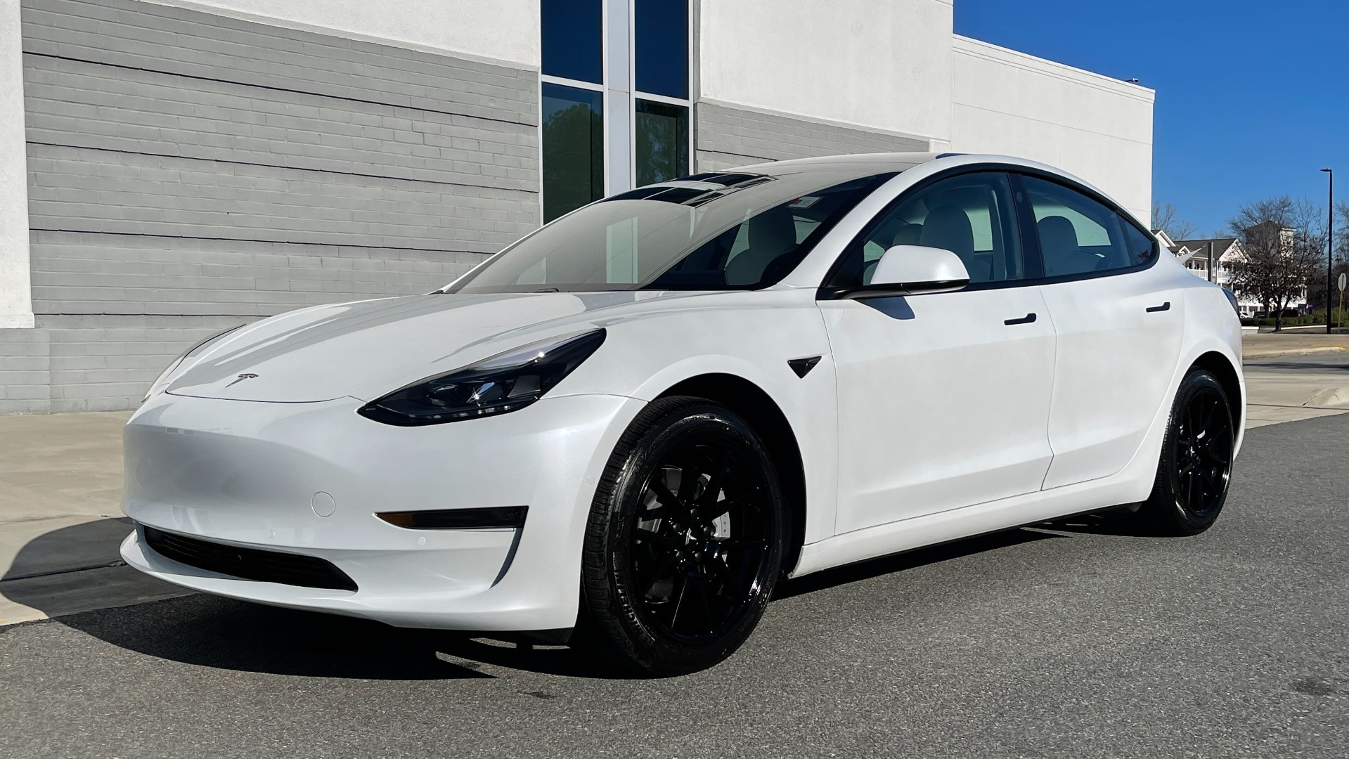 Used 2021 Tesla MODEL 3 STANDARD RANGE PLUS RWD / NAV / SUNROOF / WIRELESS CHARGING / 360 VIEW for sale $51,995 at Formula Imports in Charlotte NC 28227 2