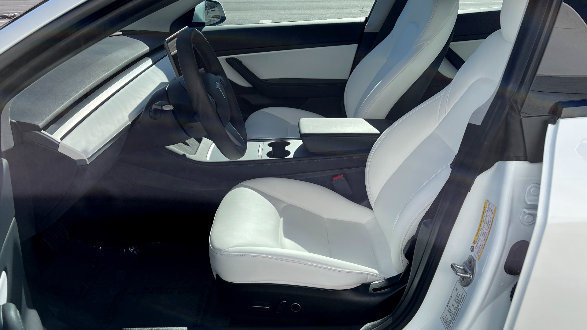 Used 2021 Tesla MODEL 3 STANDARD RANGE PLUS RWD / NAV / SUNROOF / WIRELESS CHARGING / 360 VIEW for sale $51,995 at Formula Imports in Charlotte NC 28227 27