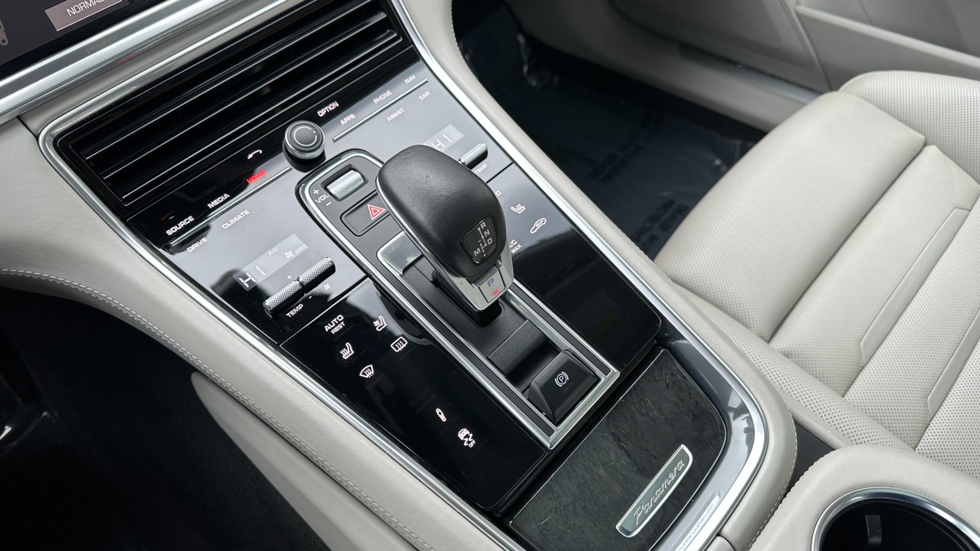Used 2017 Porsche PANAMERA 4S / AWD / 2.9L TURBO / PREMIUM / SPORT CHRONO / BOSE / REARVIEW for sale $81,000 at Formula Imports in Charlotte NC 28227 21