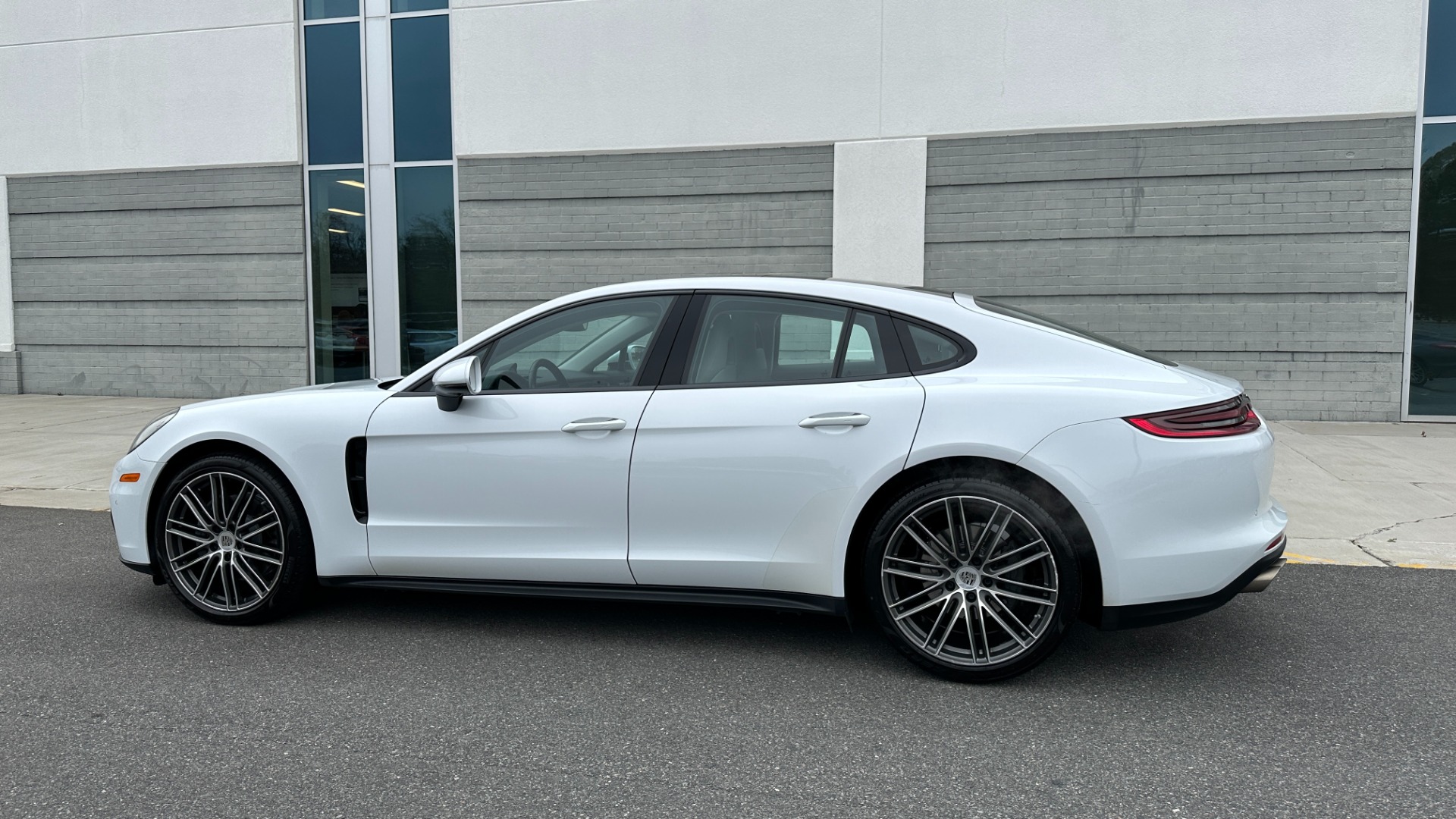 Used 2017 Porsche Panamera 4S / PREMIUM PLUS / AIR SUSPENSION / SPORT CHRONO / 21IN WHEELS for sale Sold at Formula Imports in Charlotte NC 28227 3