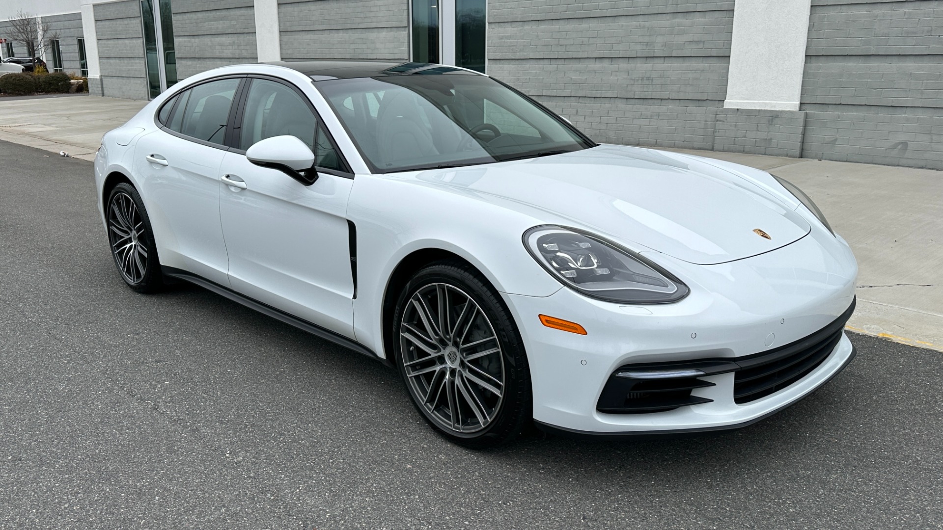 Used 2017 Porsche Panamera 4S / PREMIUM PLUS / AIR SUSPENSION / SPORT CHRONO / 21IN WHEELS for sale $74,000 at Formula Imports in Charlotte NC 28227 5