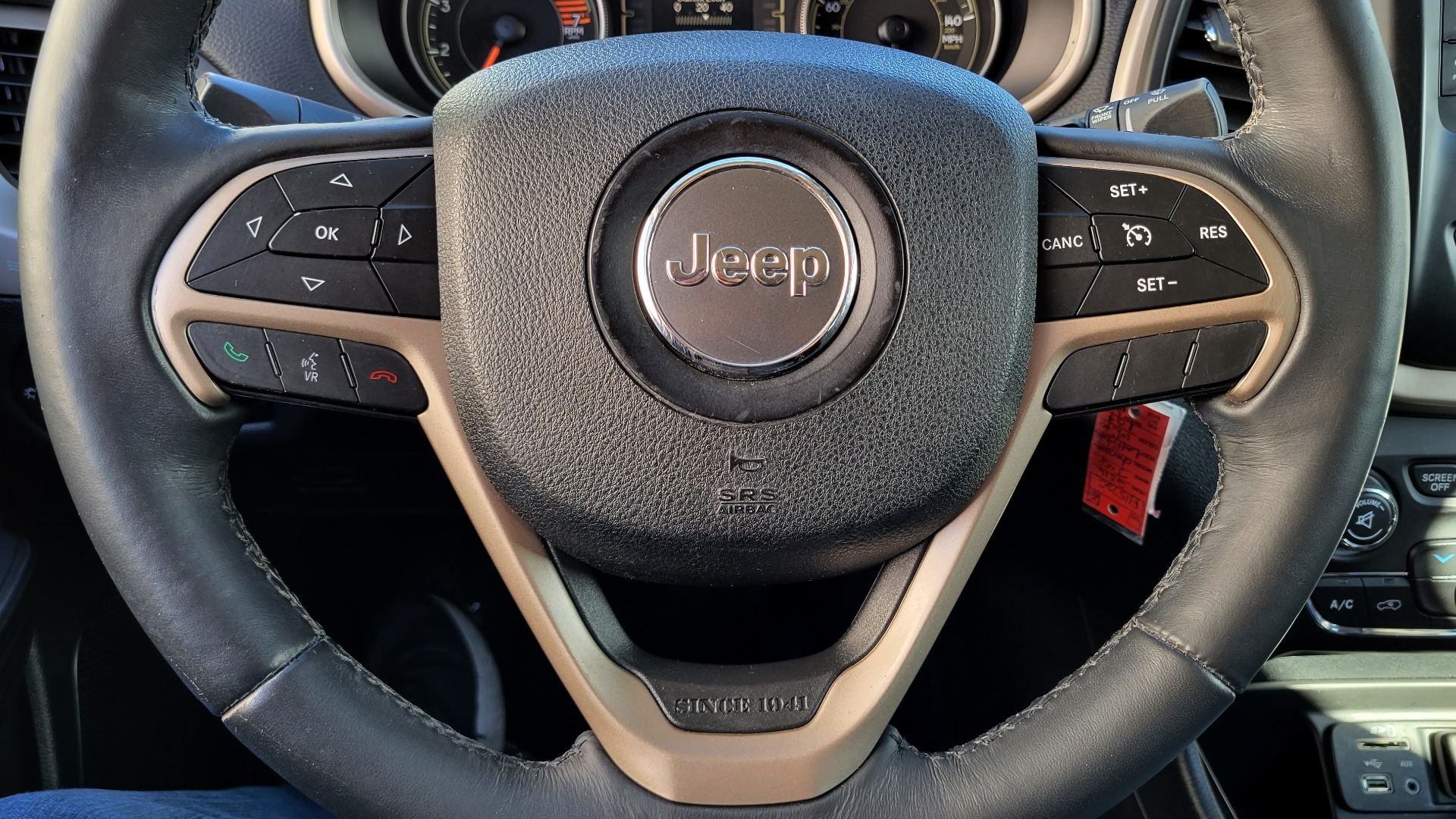 Used 2016 Jeep CHEROKEE LATITUDE FWD / 2.4L I4 / 9-SPD AUTO / 5IN TOUCHSCREEN / REARVIEW for sale $15,495 at Formula Imports in Charlotte NC 28227 33
