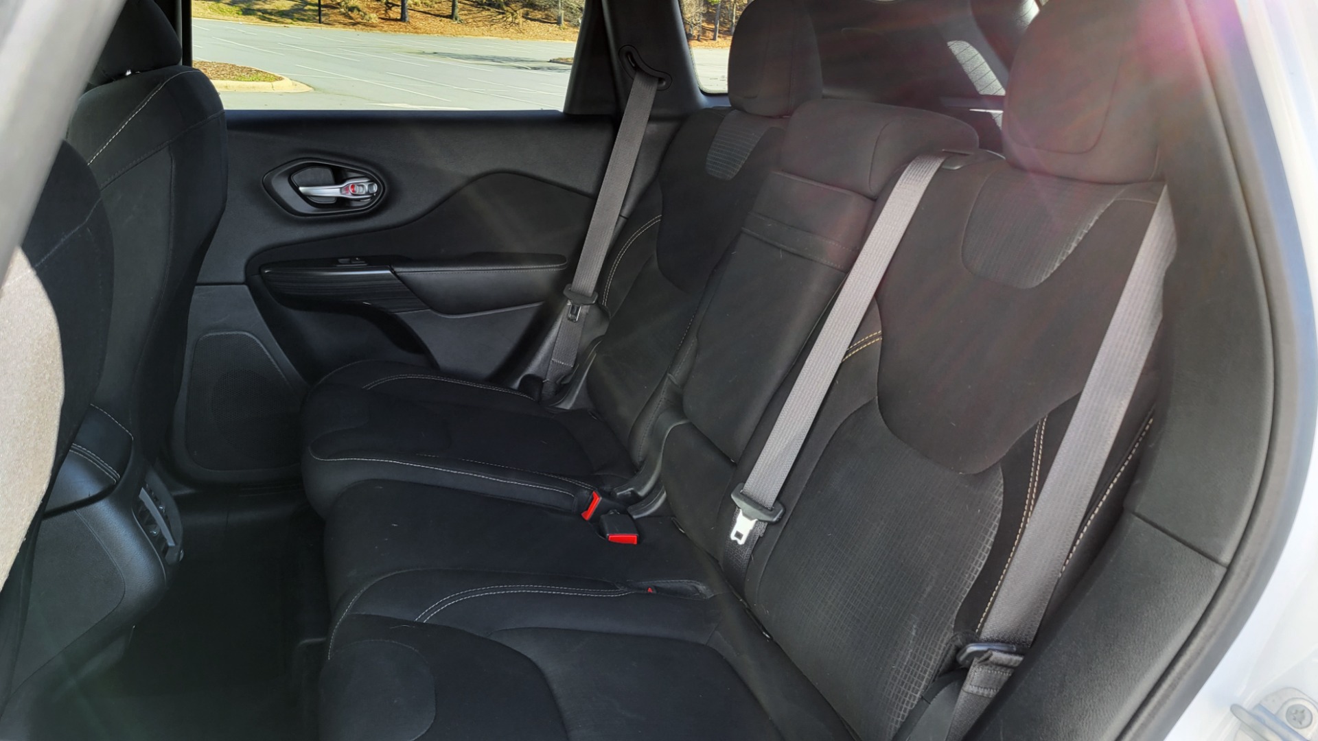 Used 2016 Jeep CHEROKEE LATITUDE FWD / 2.4L I4 / 9-SPD AUTO / 5IN TOUCHSCREEN / REARVIEW for sale $15,495 at Formula Imports in Charlotte NC 28227 51