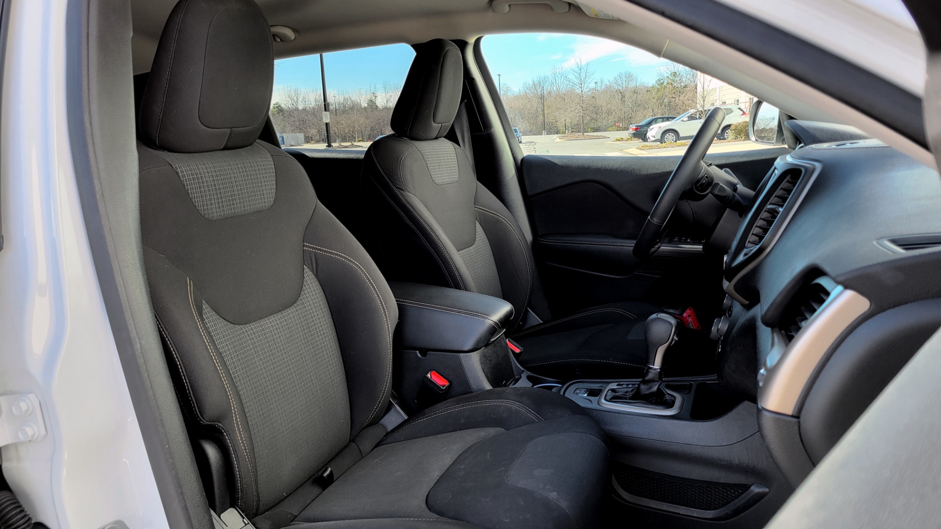 Used 2016 Jeep CHEROKEE LATITUDE FWD / 2.4L I4 / 9-SPD AUTO / 5IN TOUCHSCREEN / REARVIEW for sale $15,495 at Formula Imports in Charlotte NC 28227 55