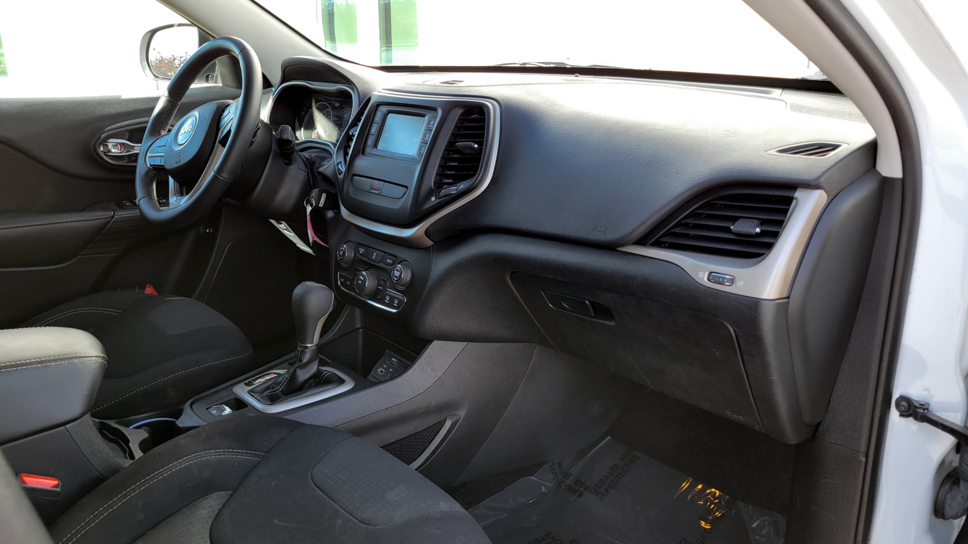 Used 2016 Jeep CHEROKEE LATITUDE FWD / 2.4L I4 / 9-SPD AUTO / 5IN TOUCHSCREEN / REARVIEW for sale $15,495 at Formula Imports in Charlotte NC 28227 56