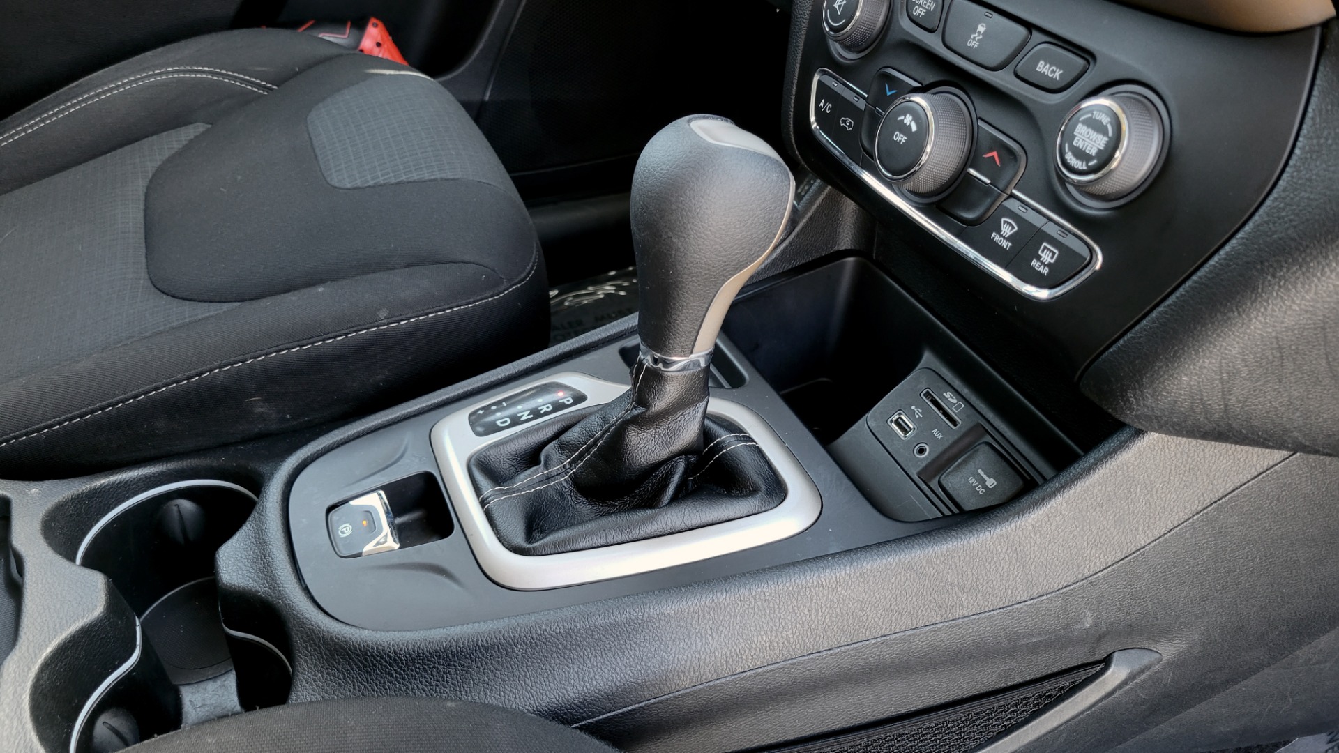 Used 2016 Jeep CHEROKEE LATITUDE FWD / 2.4L I4 / 9-SPD AUTO / 5IN TOUCHSCREEN / REARVIEW for sale $15,495 at Formula Imports in Charlotte NC 28227 58