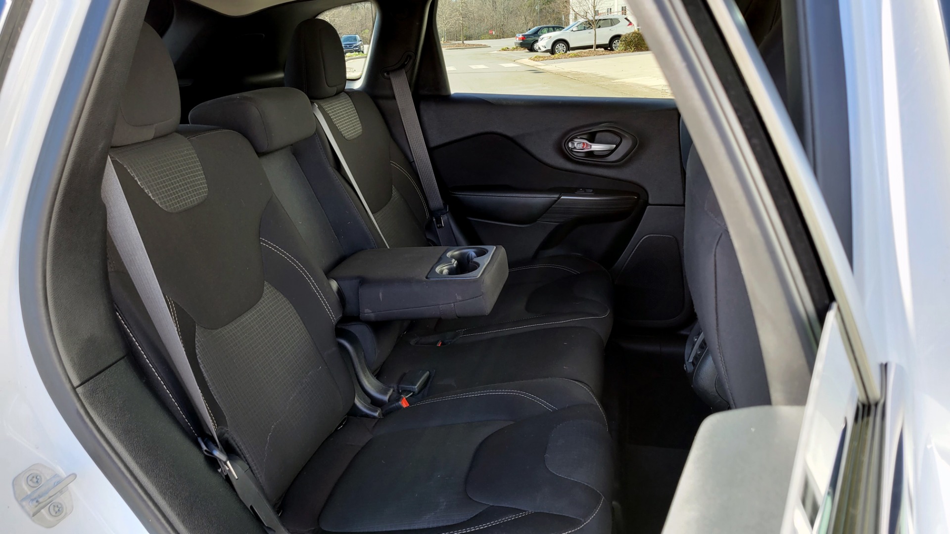 Used 2016 Jeep CHEROKEE LATITUDE FWD / 2.4L I4 / 9-SPD AUTO / 5IN TOUCHSCREEN / REARVIEW for sale $15,495 at Formula Imports in Charlotte NC 28227 61