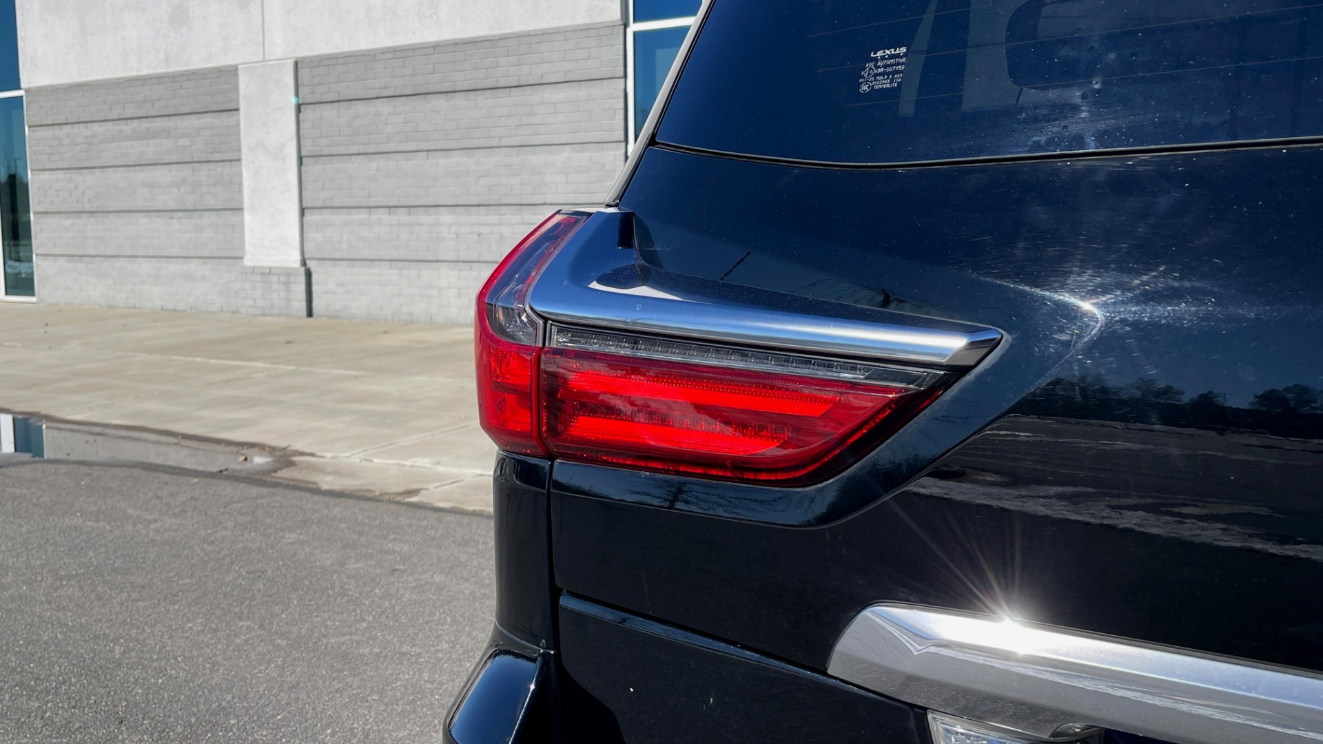 Used 2016 Lexus LX 570 4X4 / 5.7L / 5-DOOR SUV / LUX PKG / DVD ENT / COOL BOX / WIRELESS CHARGING for sale Sold at Formula Imports in Charlotte NC 28227 17
