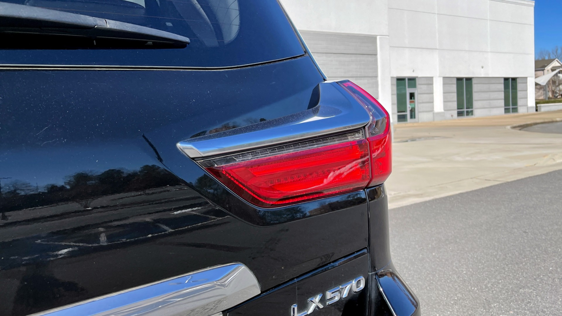 Used 2016 Lexus LX 570 4X4 / 5.7L / 5-DOOR SUV / LUX PKG / DVD ENT / COOL BOX / WIRELESS CHARGING for sale Sold at Formula Imports in Charlotte NC 28227 18