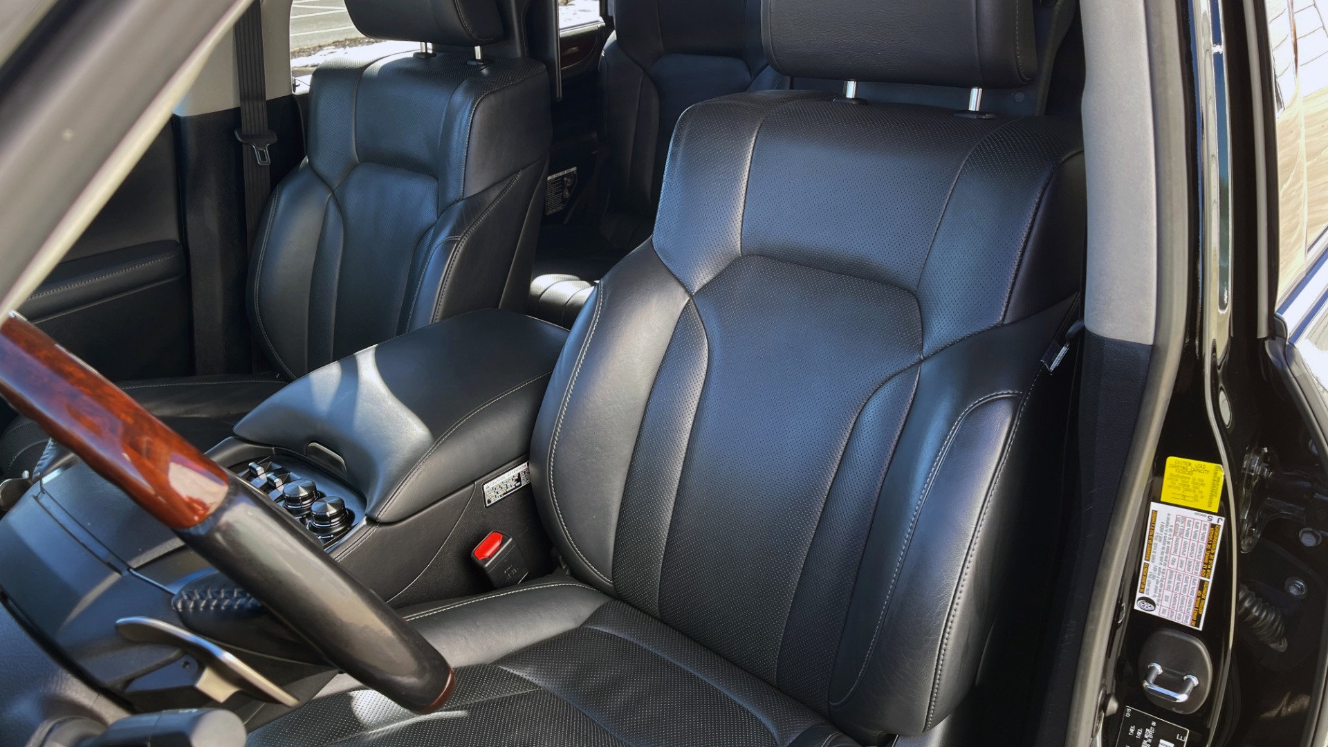 Used 2016 Lexus LX 570 4X4 / 5.7L / 5-DOOR SUV / LUX PKG / DVD ENT / COOL BOX / WIRELESS CHARGING for sale Sold at Formula Imports in Charlotte NC 28227 27