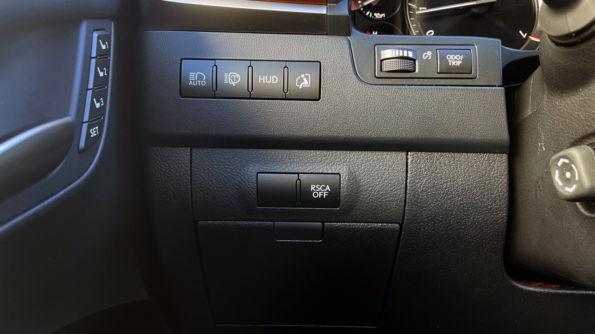 Used 2016 Lexus LX 570 4X4 / 5.7L / 5-DOOR SUV / LUX PKG / DVD ENT / COOL BOX / WIRELESS CHARGING for sale Sold at Formula Imports in Charlotte NC 28227 28