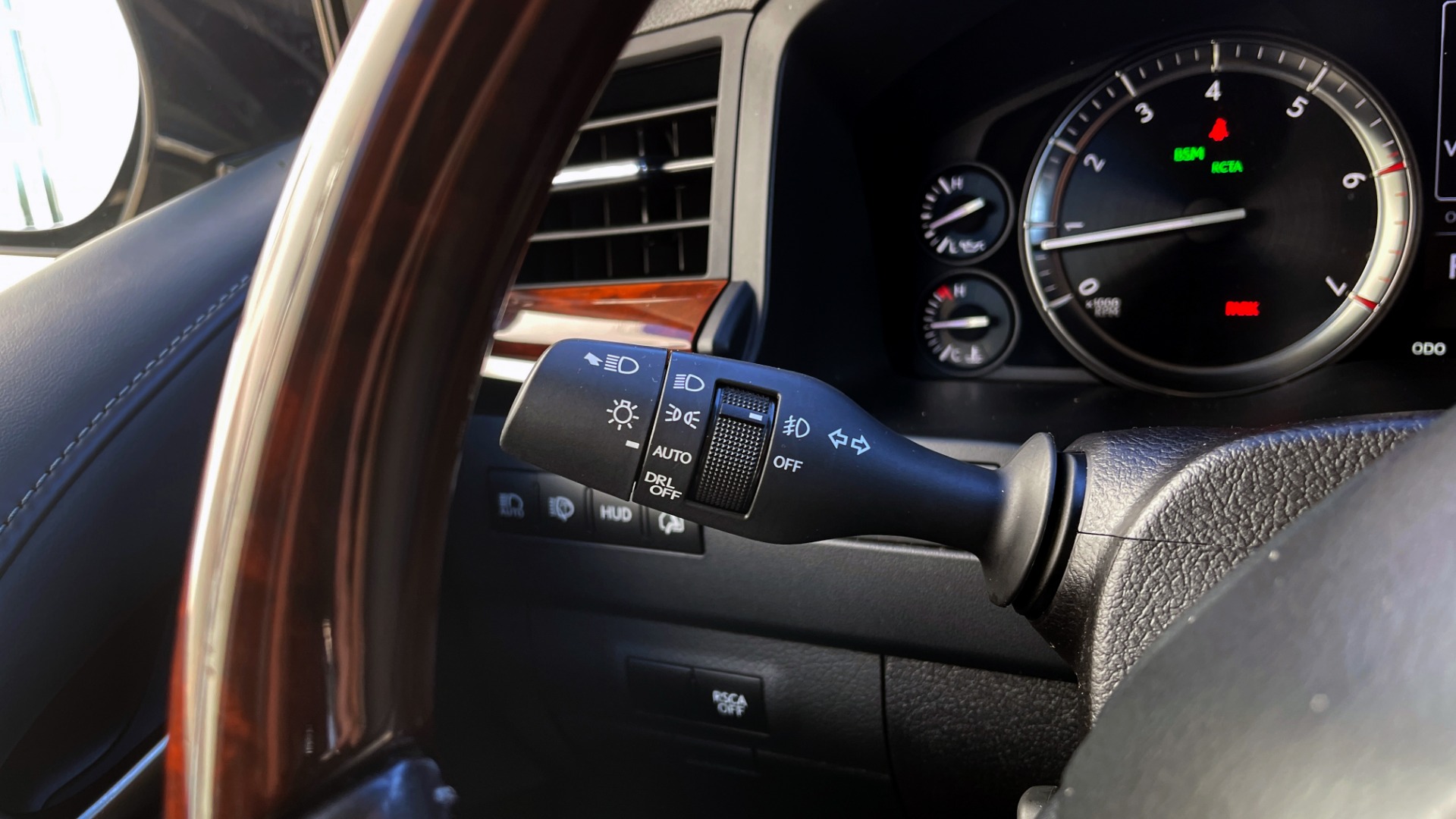 Used 2016 Lexus LX 570 4X4 / 5.7L / 5-DOOR SUV / LUX PKG / DVD ENT / COOL BOX / WIRELESS CHARGING for sale Sold at Formula Imports in Charlotte NC 28227 32