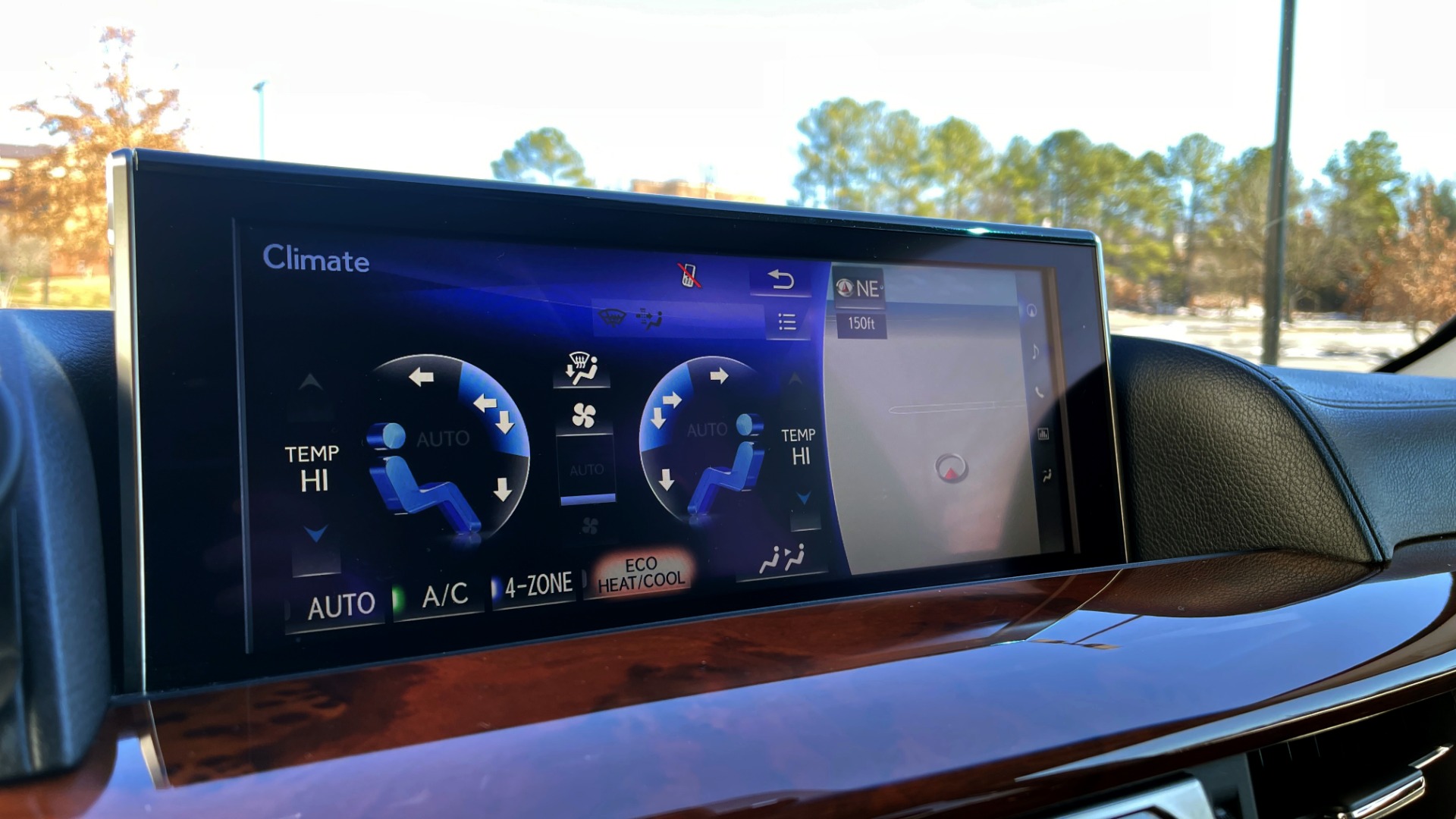 Used 2016 Lexus LX 570 4X4 / 5.7L / 5-DOOR SUV / LUX PKG / DVD ENT / COOL BOX / WIRELESS CHARGING for sale Sold at Formula Imports in Charlotte NC 28227 34