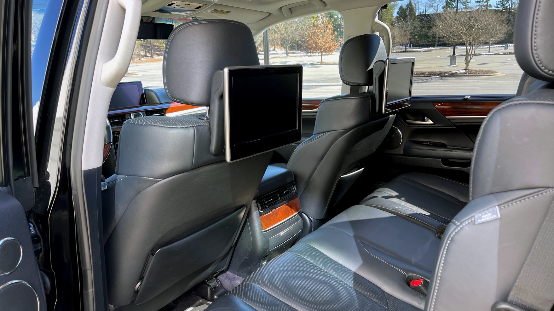 Used 2016 Lexus LX 570 4X4 / 5.7L / 5-DOOR SUV / LUX PKG / DVD ENT / COOL BOX / WIRELESS CHARGING for sale Sold at Formula Imports in Charlotte NC 28227 47