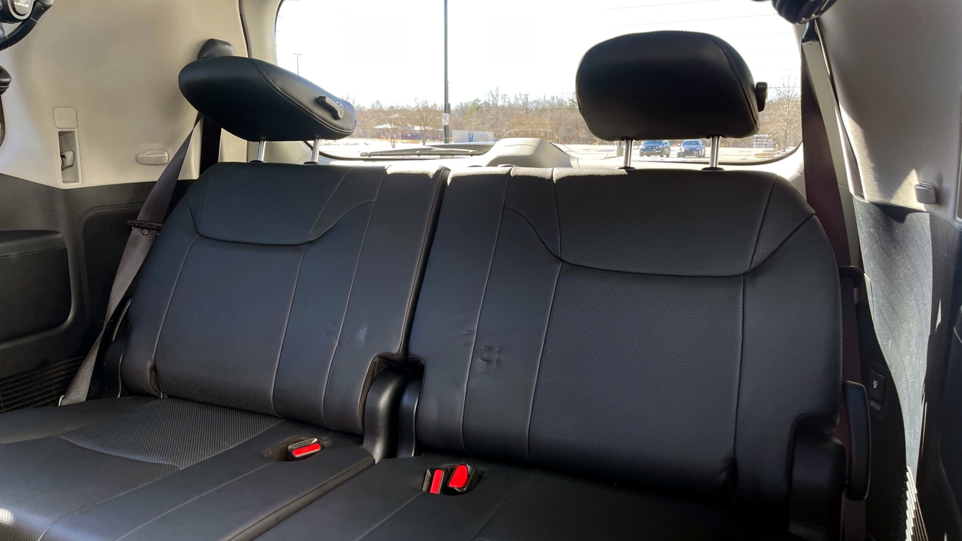 Used 2016 Lexus LX 570 4X4 / 5.7L / 5-DOOR SUV / LUX PKG / DVD ENT / COOL BOX / WIRELESS CHARGING for sale Sold at Formula Imports in Charlotte NC 28227 53