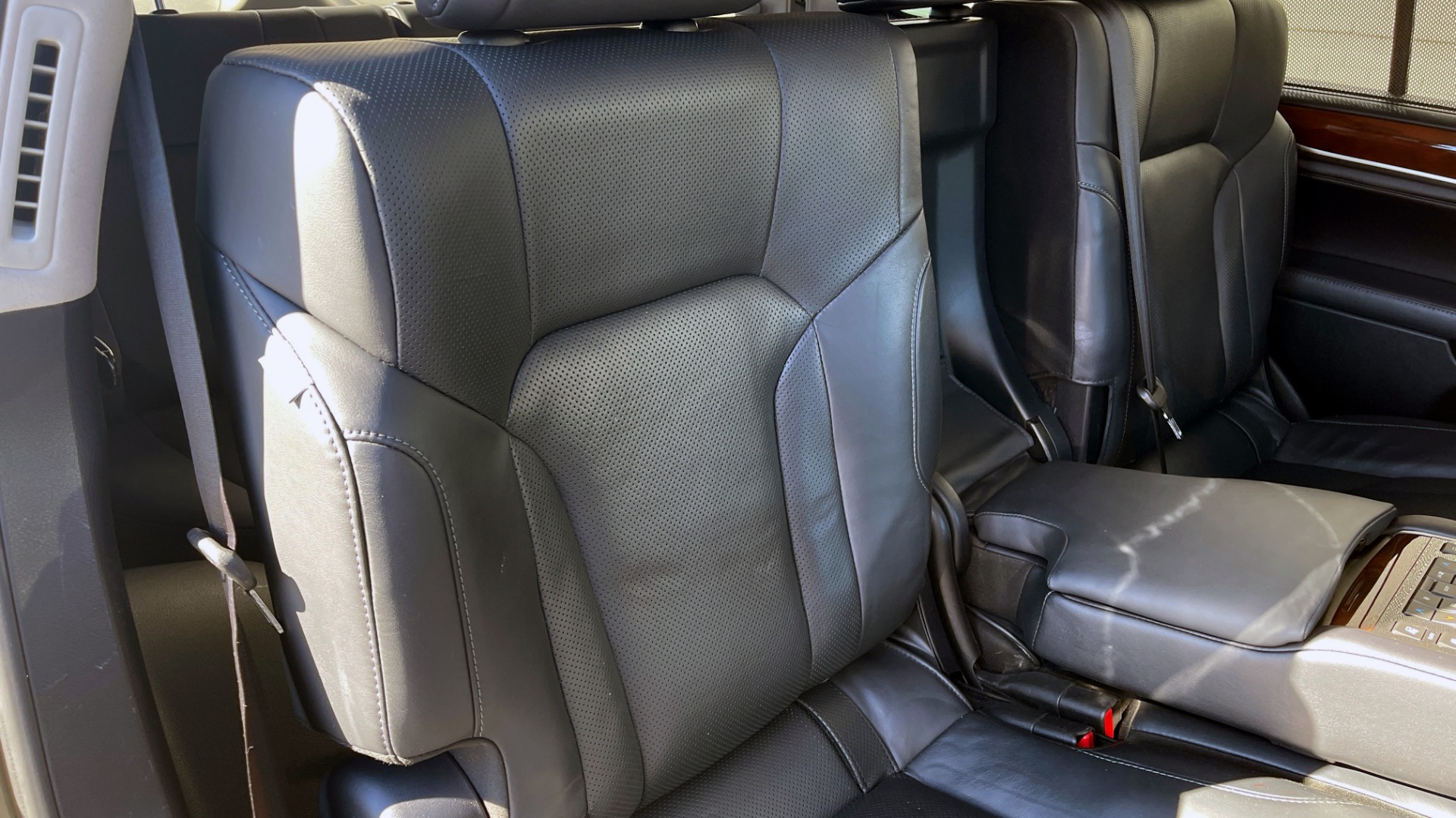 Used 2016 Lexus LX 570 4X4 / 5.7L / 5-DOOR SUV / LUX PKG / DVD ENT / COOL BOX / WIRELESS CHARGING for sale Sold at Formula Imports in Charlotte NC 28227 63