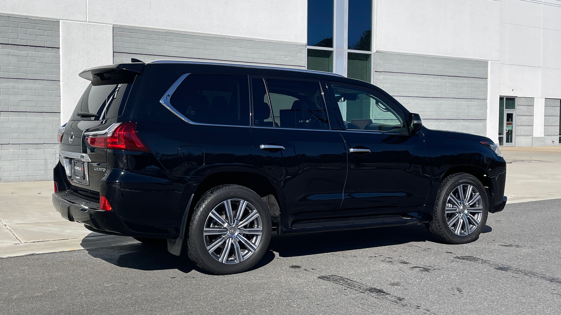 Used 2016 Lexus LX 570 4X4 / 5.7L / 5-DOOR SUV / LUX PKG / DVD ENT / COOL BOX / WIRELESS CHARGING for sale Sold at Formula Imports in Charlotte NC 28227 7
