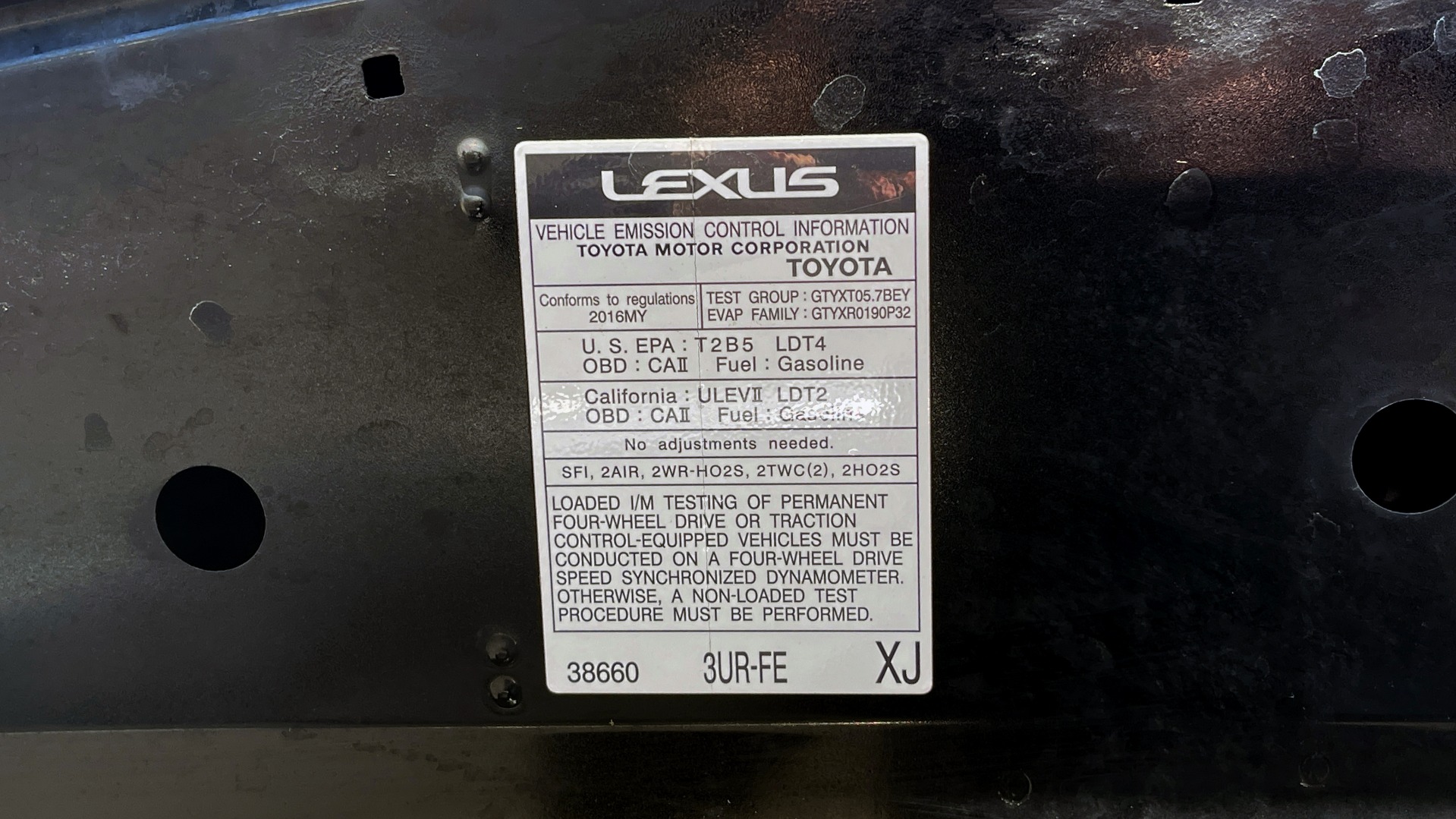Used 2016 Lexus LX 570 4X4 / 5.7L / 5-DOOR SUV / LUX PKG / DVD ENT / COOL BOX / WIRELESS CHARGING for sale Sold at Formula Imports in Charlotte NC 28227 9