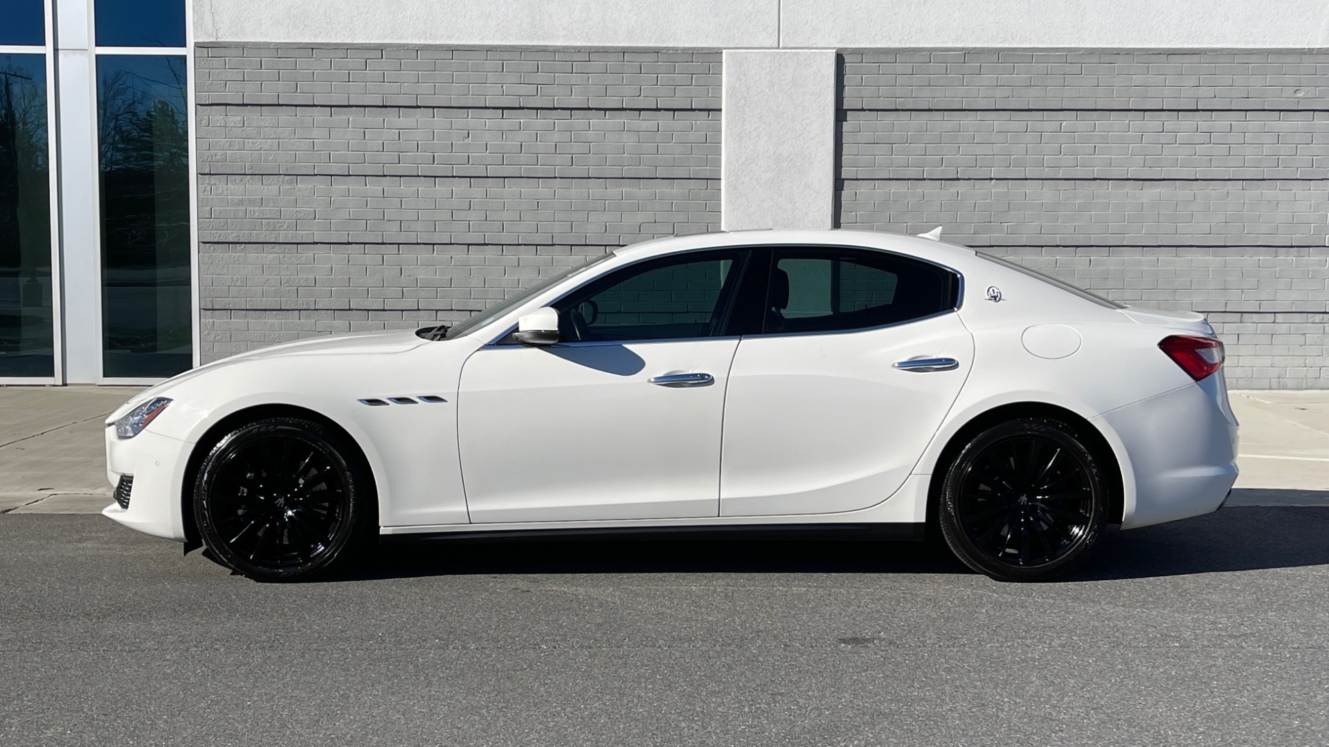 Used 2018 Maserati GHIBLI S Q4 3.0L SEDAN / AWD / NAV / SUNROOF / APPLE / HTD STS / REARVIEW for sale $49,995 at Formula Imports in Charlotte NC 28227 3