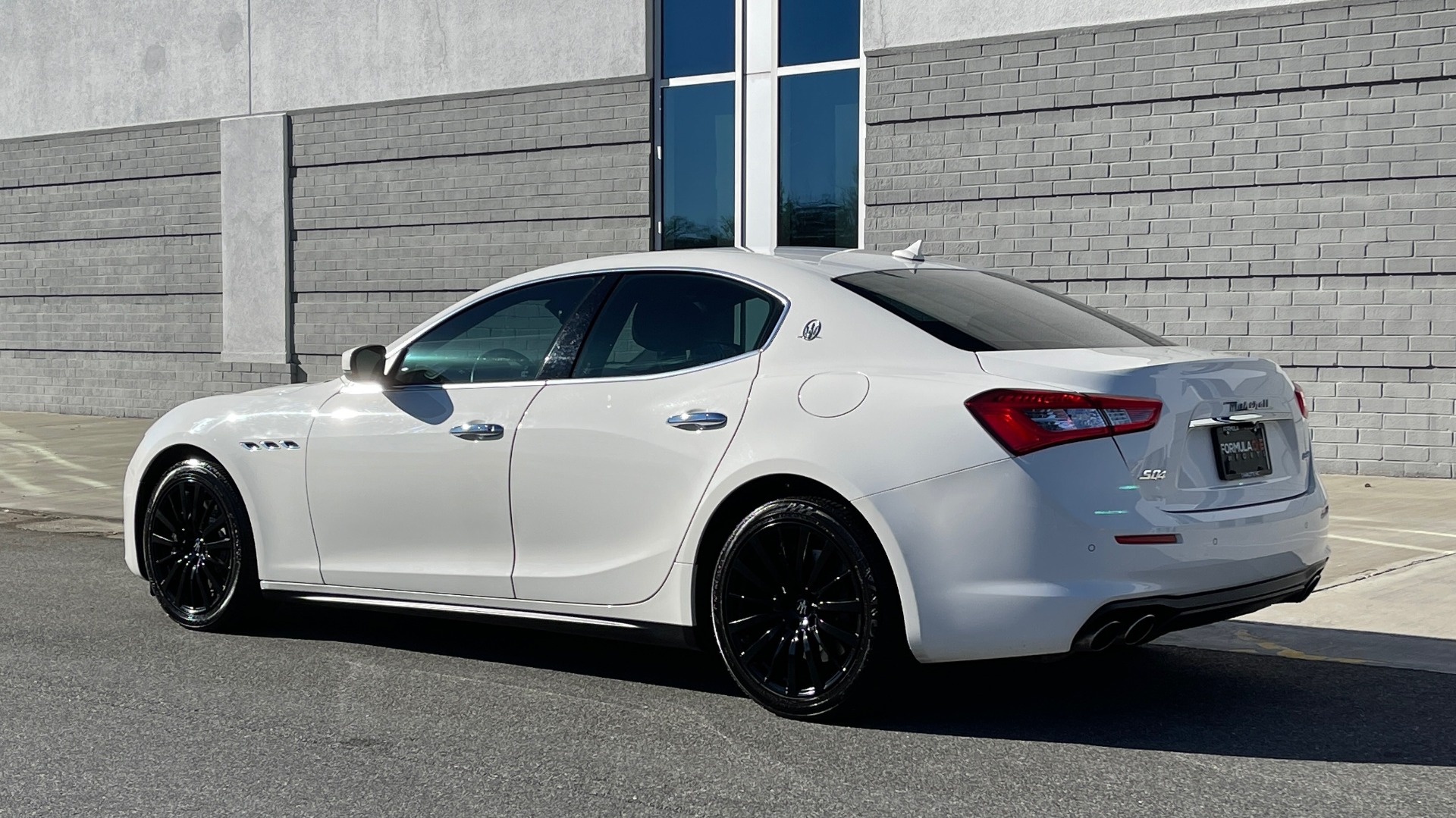 Used 2018 Maserati GHIBLI S Q4 3.0L SEDAN / AWD / NAV / SUNROOF / APPLE / HTD STS / REARVIEW for sale Sold at Formula Imports in Charlotte NC 28227 4