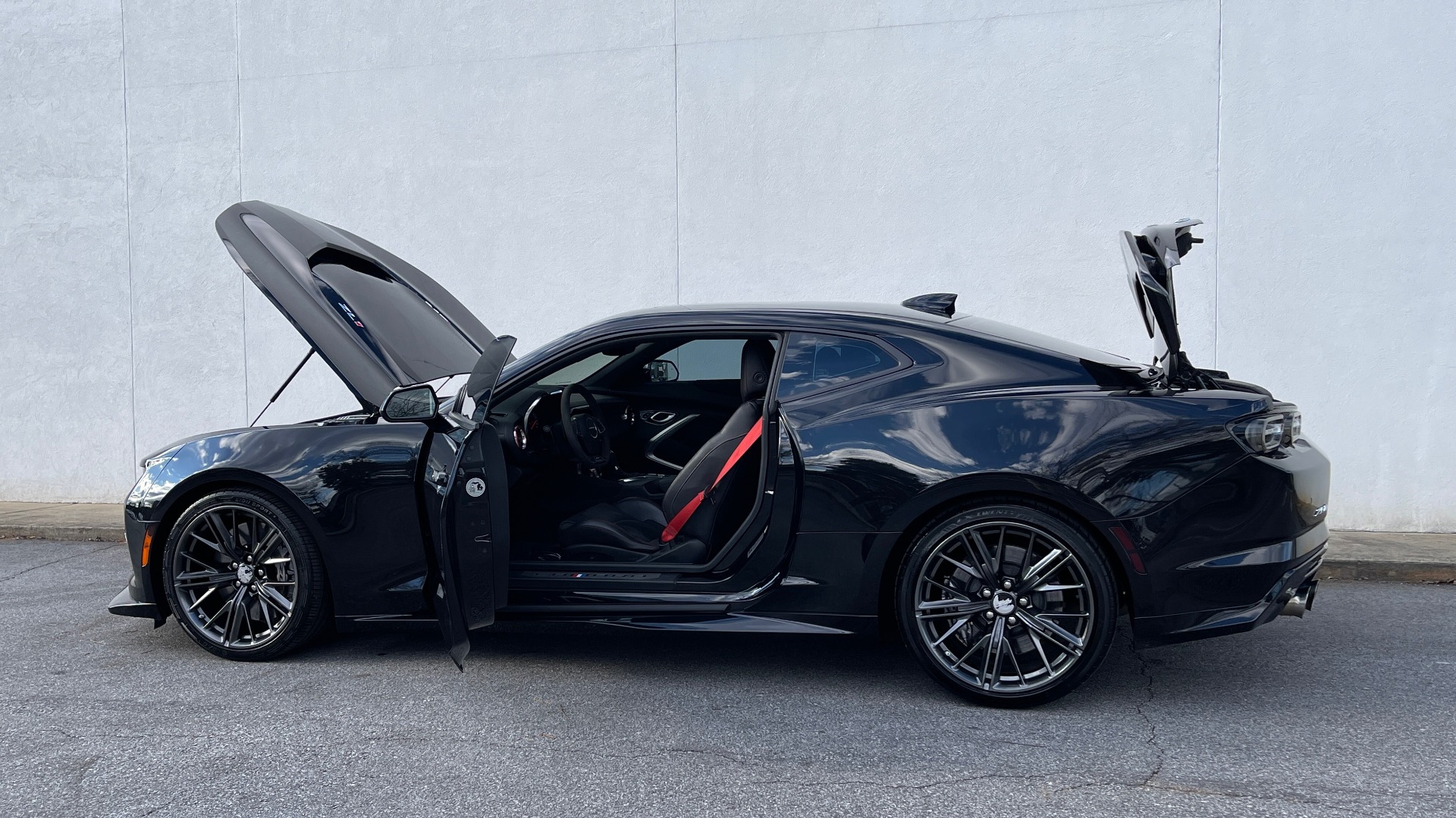 Used 2019 Chevrolet Camaro ZL1 650HP COUPE / 10-SPD AUTO / SUNROOF / BOSE / DATA RECORDER for sale Sold at Formula Imports in Charlotte NC 28227 10