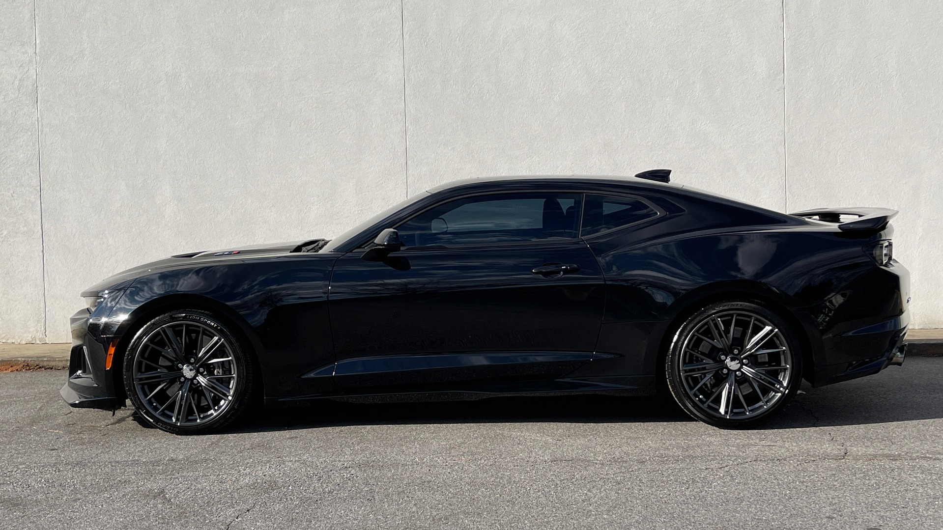 Used 2019 Chevrolet Camaro ZL1 650HP COUPE / 10-SPD AUTO / SUNROOF / BOSE / DATA RECORDER for sale Sold at Formula Imports in Charlotte NC 28227 5
