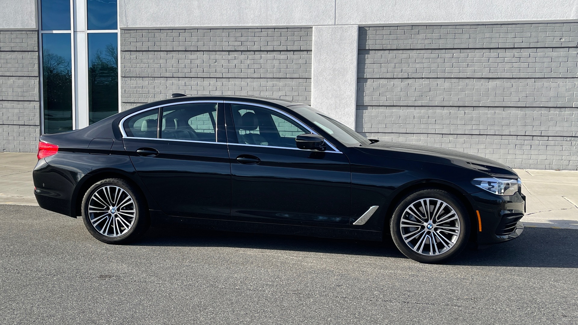 Used 2019 BMW 5 SERIES 540I XDRIVE PREMIUM / NAV / SUNROOF / DRVR ASST PLUS / CONV PKG / HUD for sale Sold at Formula Imports in Charlotte NC 28227 20
