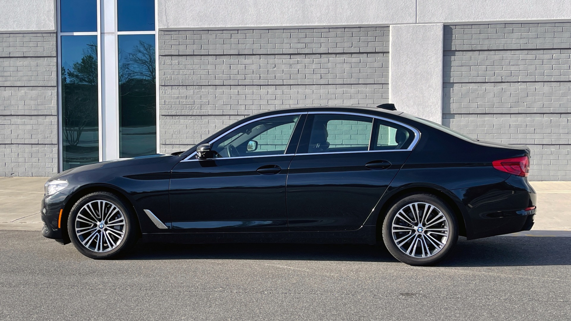 Used 2019 BMW 5 SERIES 540I XDRIVE PREMIUM / NAV / SUNROOF / DRVR ASST PLUS / CONV PKG / HUD for sale Sold at Formula Imports in Charlotte NC 28227 4