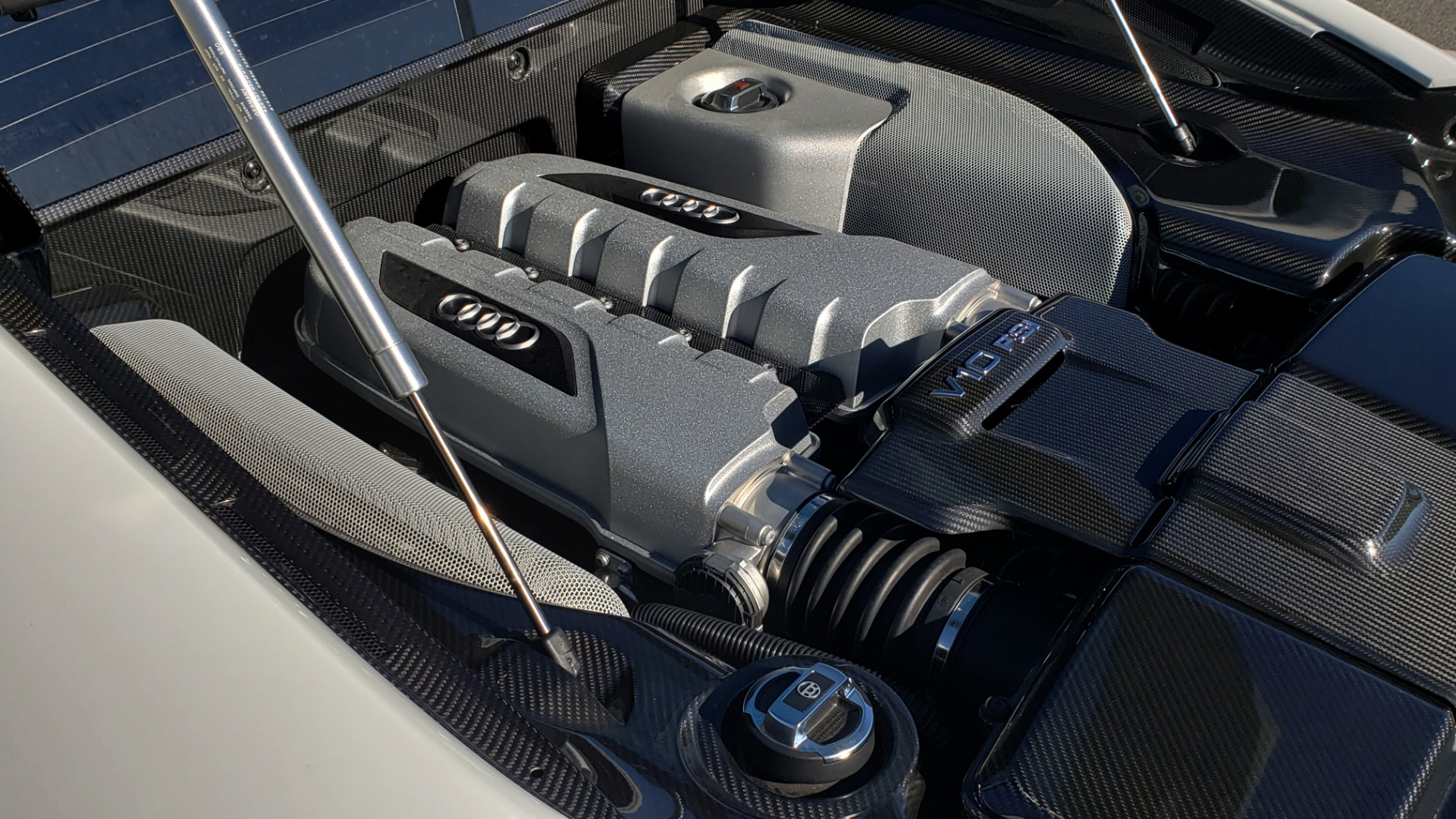 Used 2015 Audi R8 V10 PLUS / S-TRONIC / B&O SOUND / SPORT EXH / REARVIEW for sale Sold at Formula Imports in Charlotte NC 28227 23