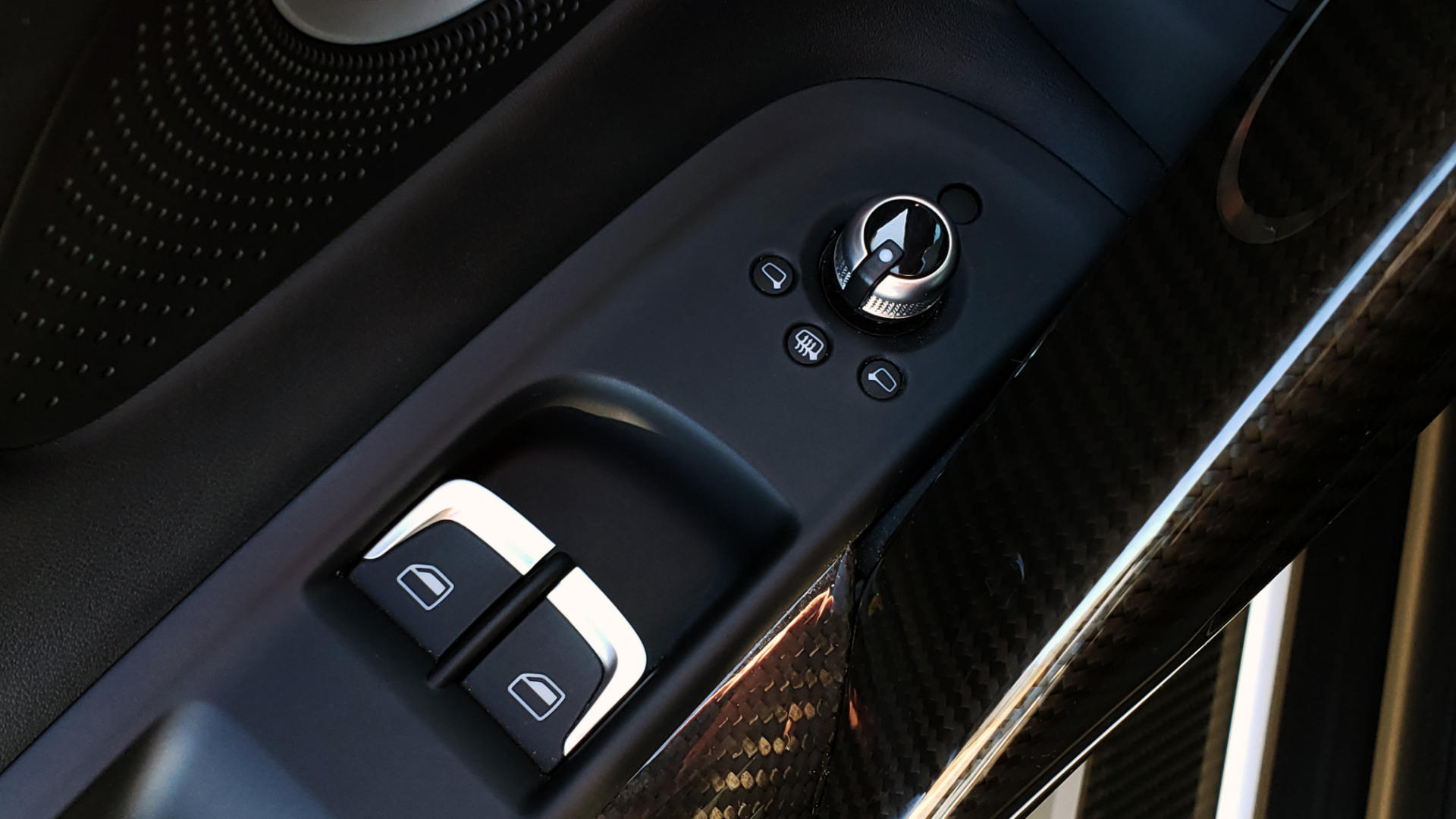 Used 2015 Audi R8 V10 PLUS / S-TRONIC / B&O SOUND / SPORT EXH / REARVIEW for sale Sold at Formula Imports in Charlotte NC 28227 32