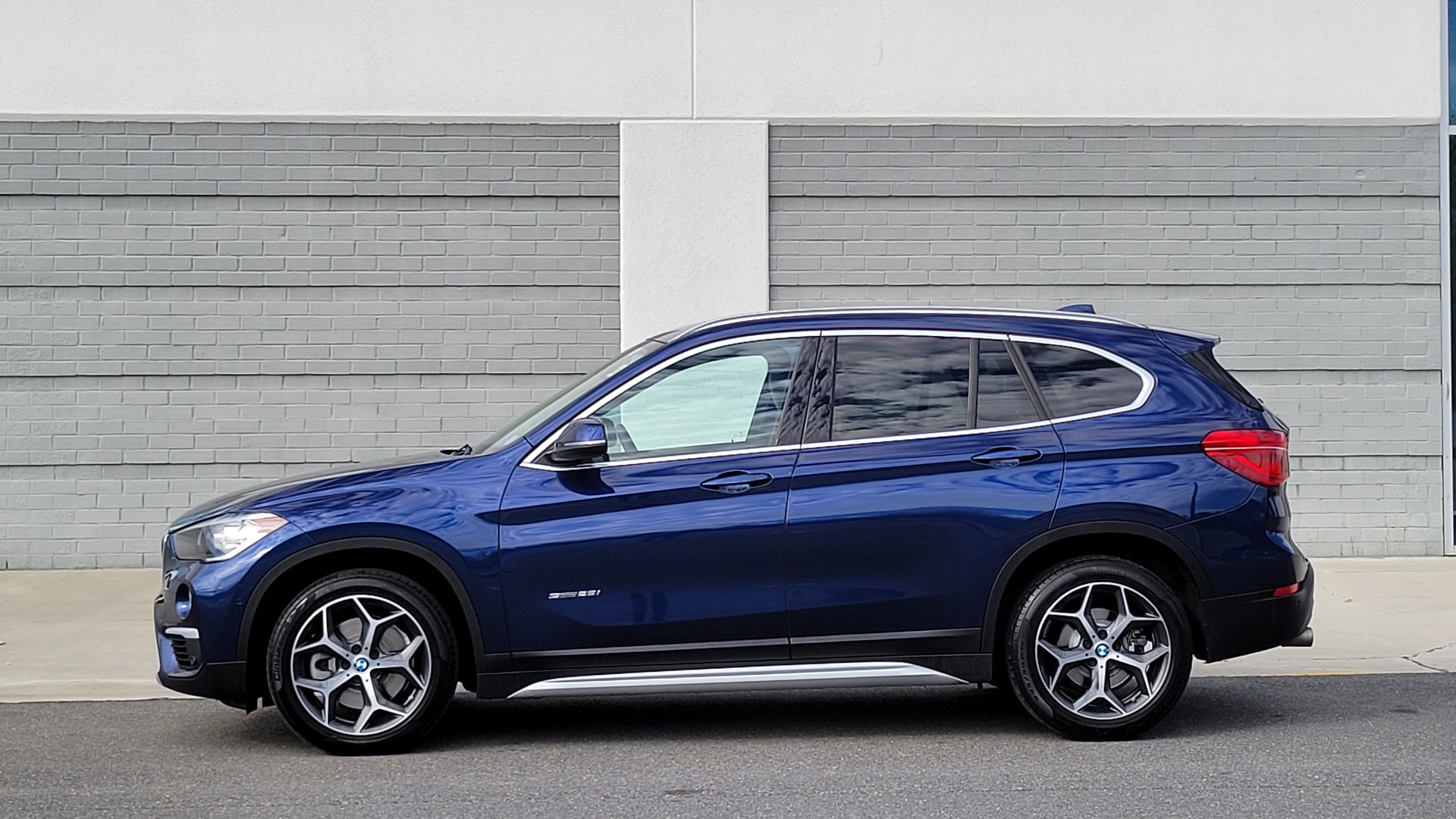 Used 2018 BMW X1 SDRIVE28I 2.0L / CONV PKG / NAV / HTD STS & STRNG WHL / PARK DIST CNTRL for sale Sold at Formula Imports in Charlotte NC 28227 3