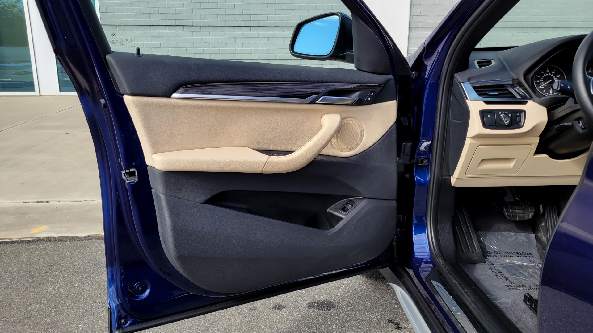 Used 2018 BMW X1 SDRIVE28I 2.0L / CONV PKG / NAV / HTD STS & STRNG WHL / PARK DIST CNTRL for sale Sold at Formula Imports in Charlotte NC 28227 31