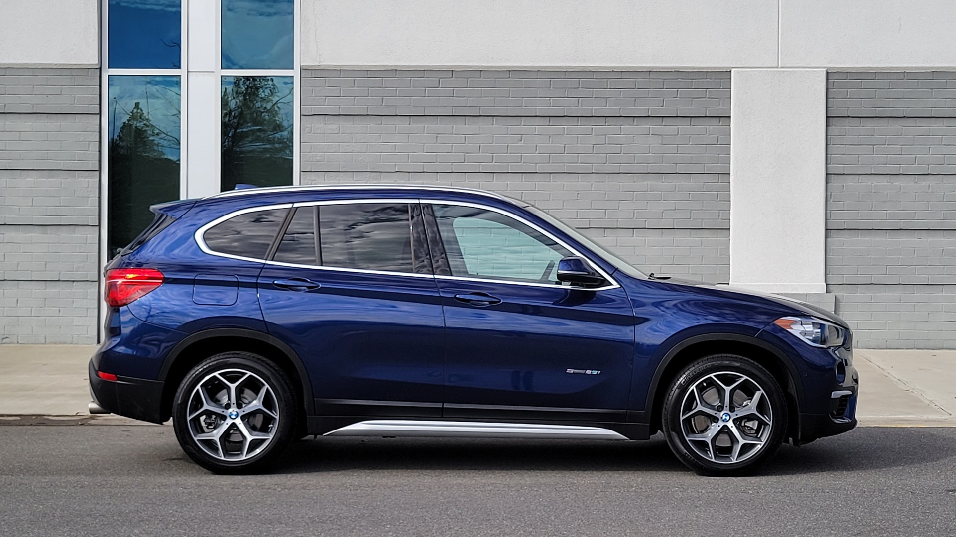 Used 2018 BMW X1 SDRIVE28I 2.0L / CONV PKG / NAV / HTD STS & STRNG WHL / PARK DIST CNTRL for sale Sold at Formula Imports in Charlotte NC 28227 6