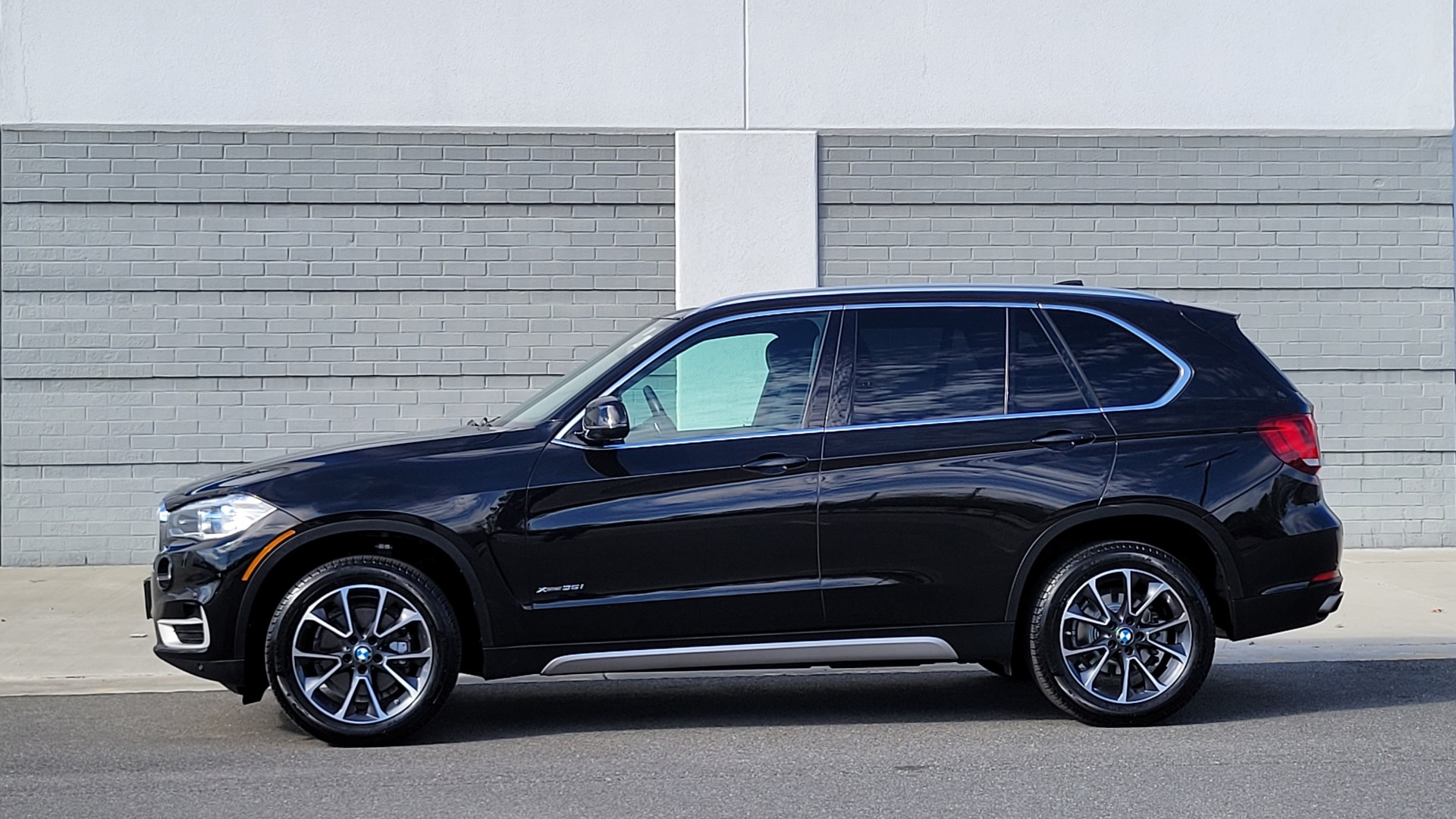 Used 2018 BMW X5 XDRIVE35I PREMIUM / NAV / HTD STRNG WHL / SUNROOF / REARVIEW for sale Sold at Formula Imports in Charlotte NC 28227 3