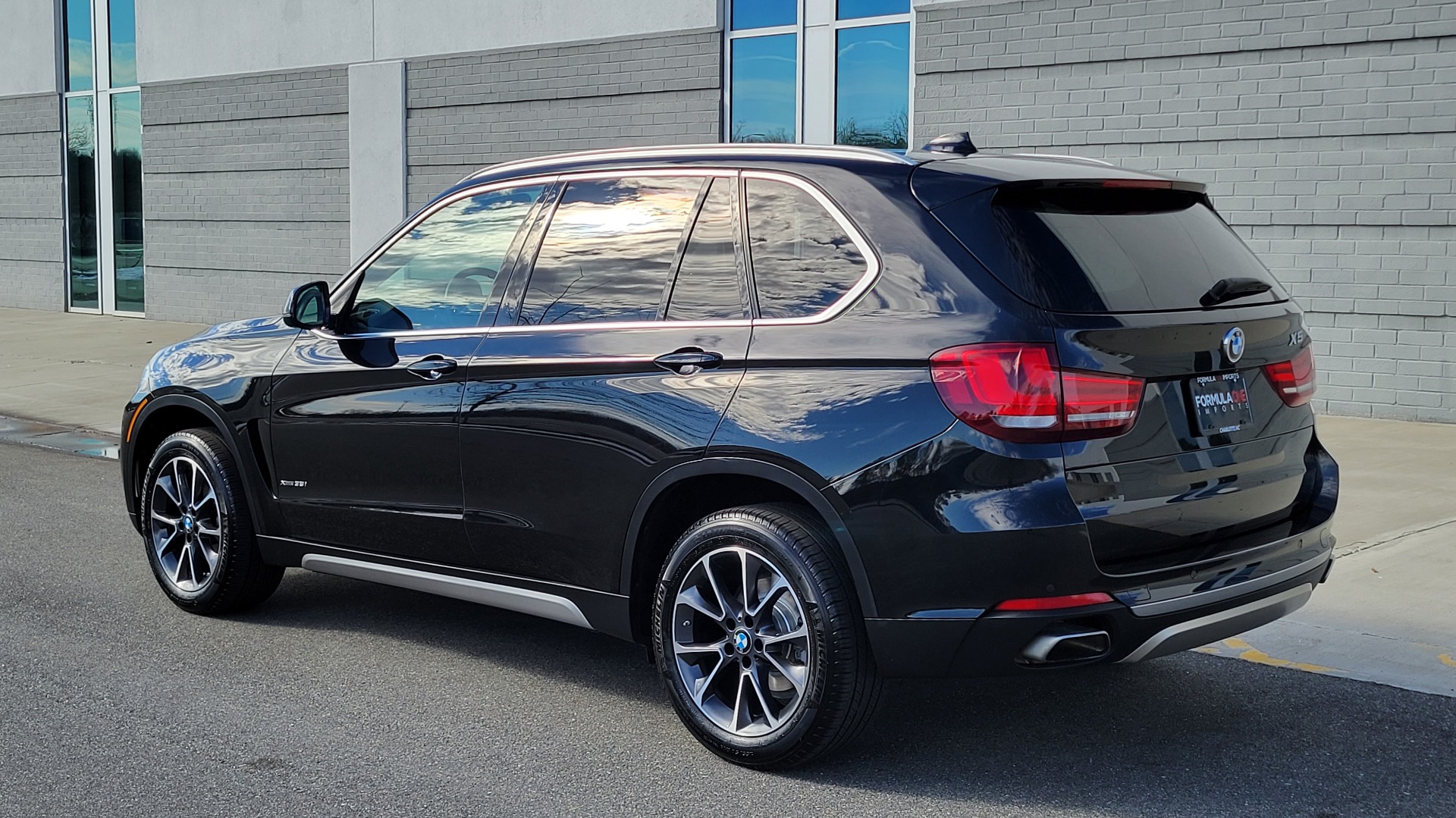 Used 2018 BMW X5 XDRIVE35I PREMIUM / NAV / HTD STRNG WHL / SUNROOF / REARVIEW for sale Sold at Formula Imports in Charlotte NC 28227 4