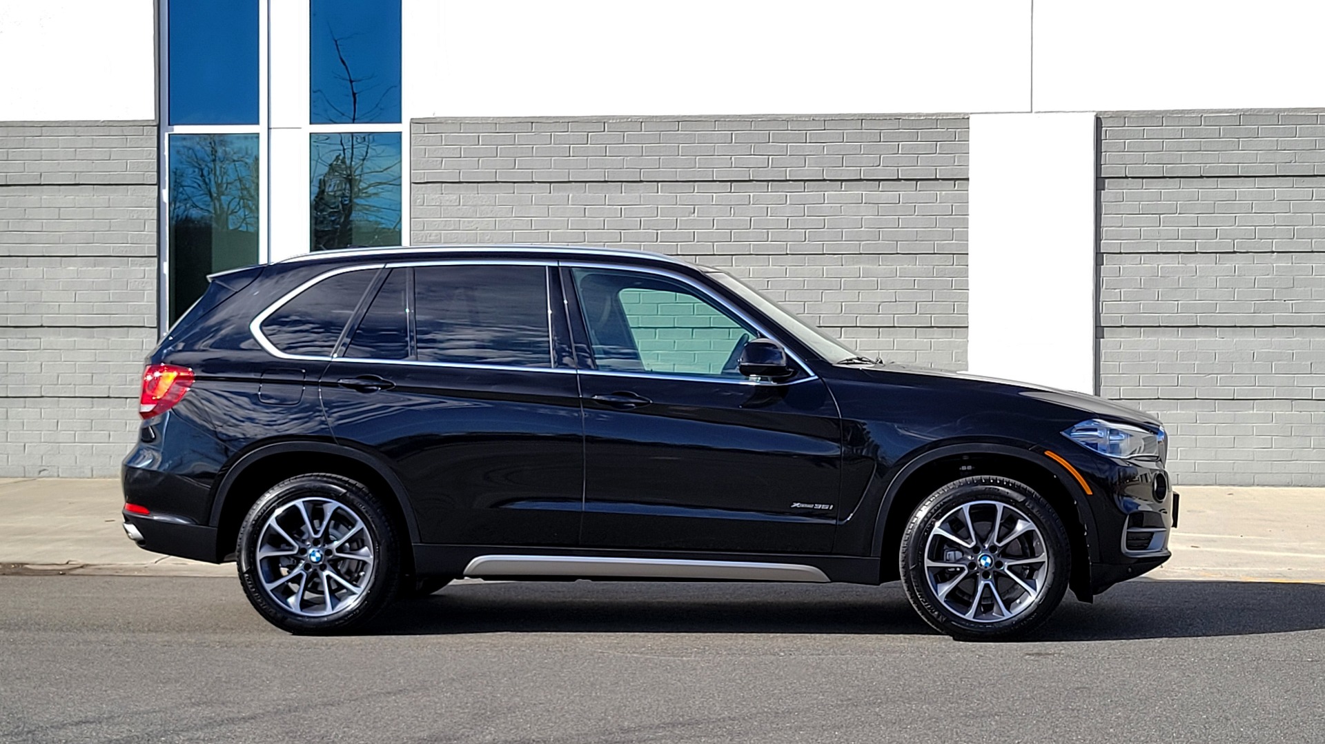Used 2018 BMW X5 XDRIVE35I PREMIUM / NAV / HTD STRNG WHL / SUNROOF / REARVIEW for sale Sold at Formula Imports in Charlotte NC 28227 6